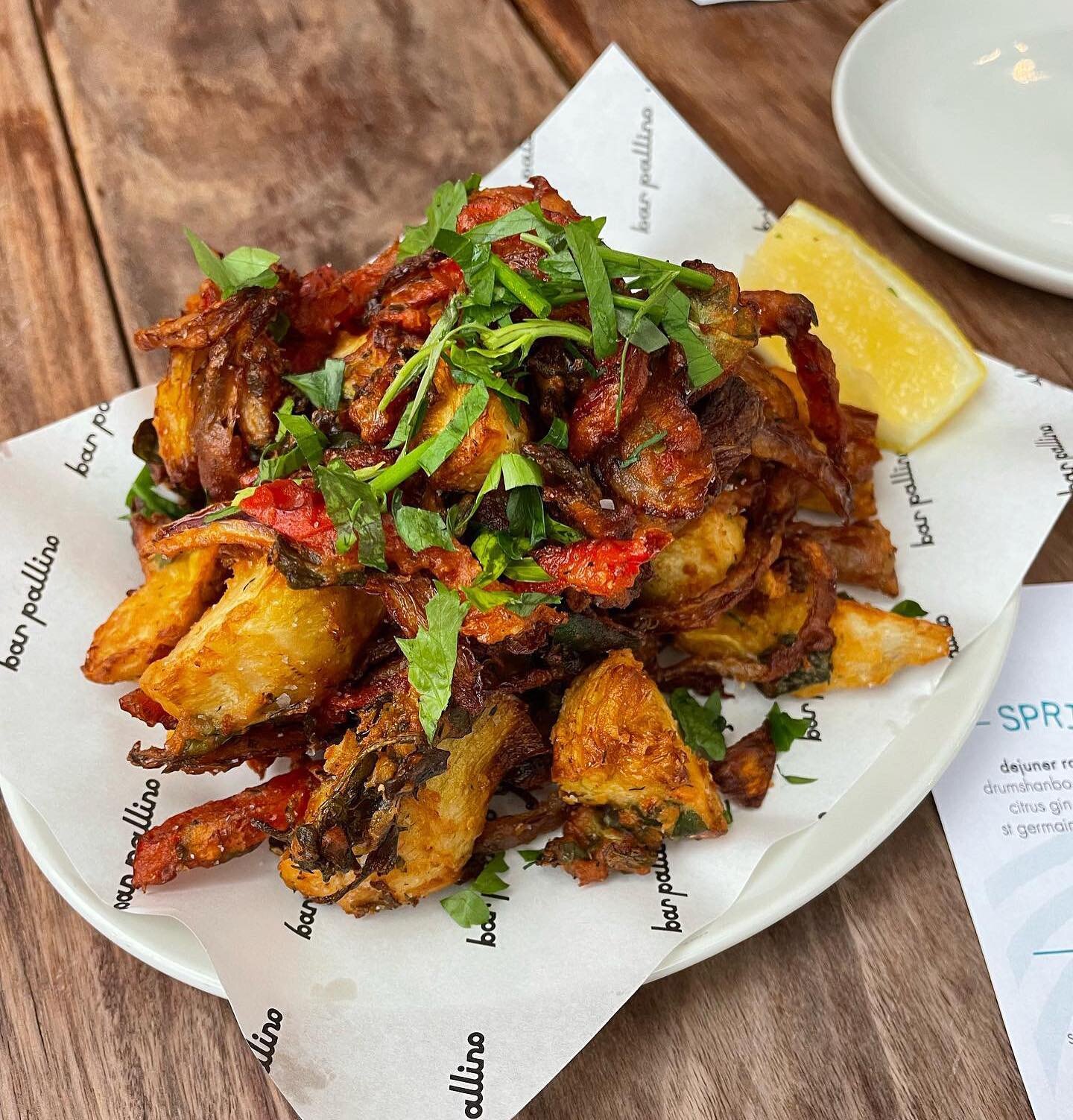 please take these gorgeous, crispy, golden fried artichokes as your sign not to cook tonight 😇
📸: @celiacqueen 
&bull;
#bostonfoodies #bostoneats #bostoneater #bostonfoodjournal #bostonfoodgram #bostonfoodguide #artichokes #friedartichokes #glutenf