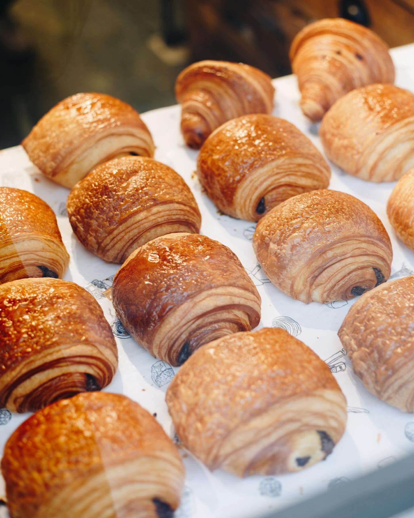 Sunday line up 😍

#leoniebakery #leoniebakeryparis #paris #bakery #parislifestyle #parismood #parisian #parisienne #foodphotography #foodlover #coffeeshop #artisan  #boulangerie #foodpics  #croissant #breakfast #brunch #parisbrunch #artisanal #sourd