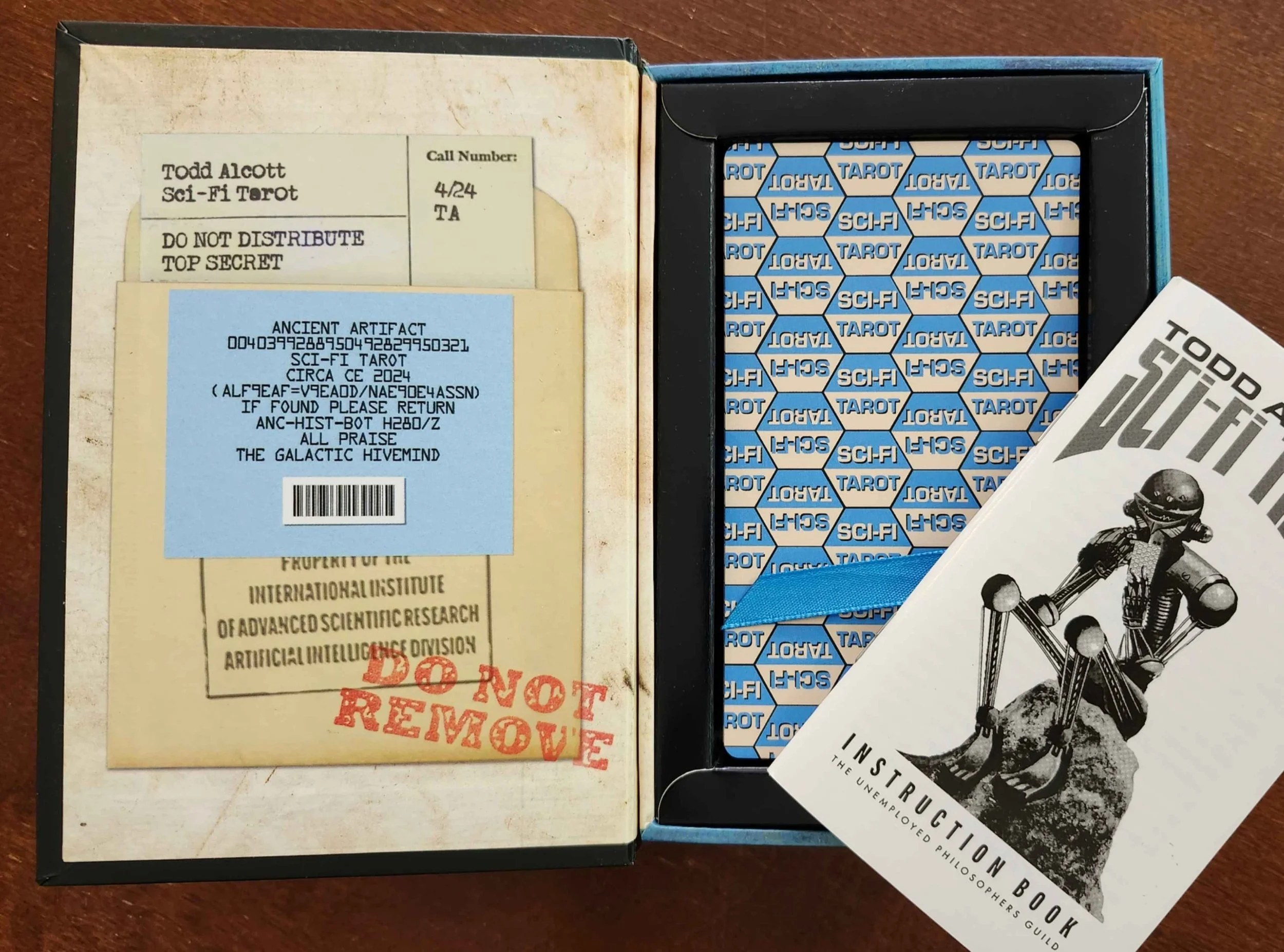 Todd Alcott's Sci-Fi Tarot deck