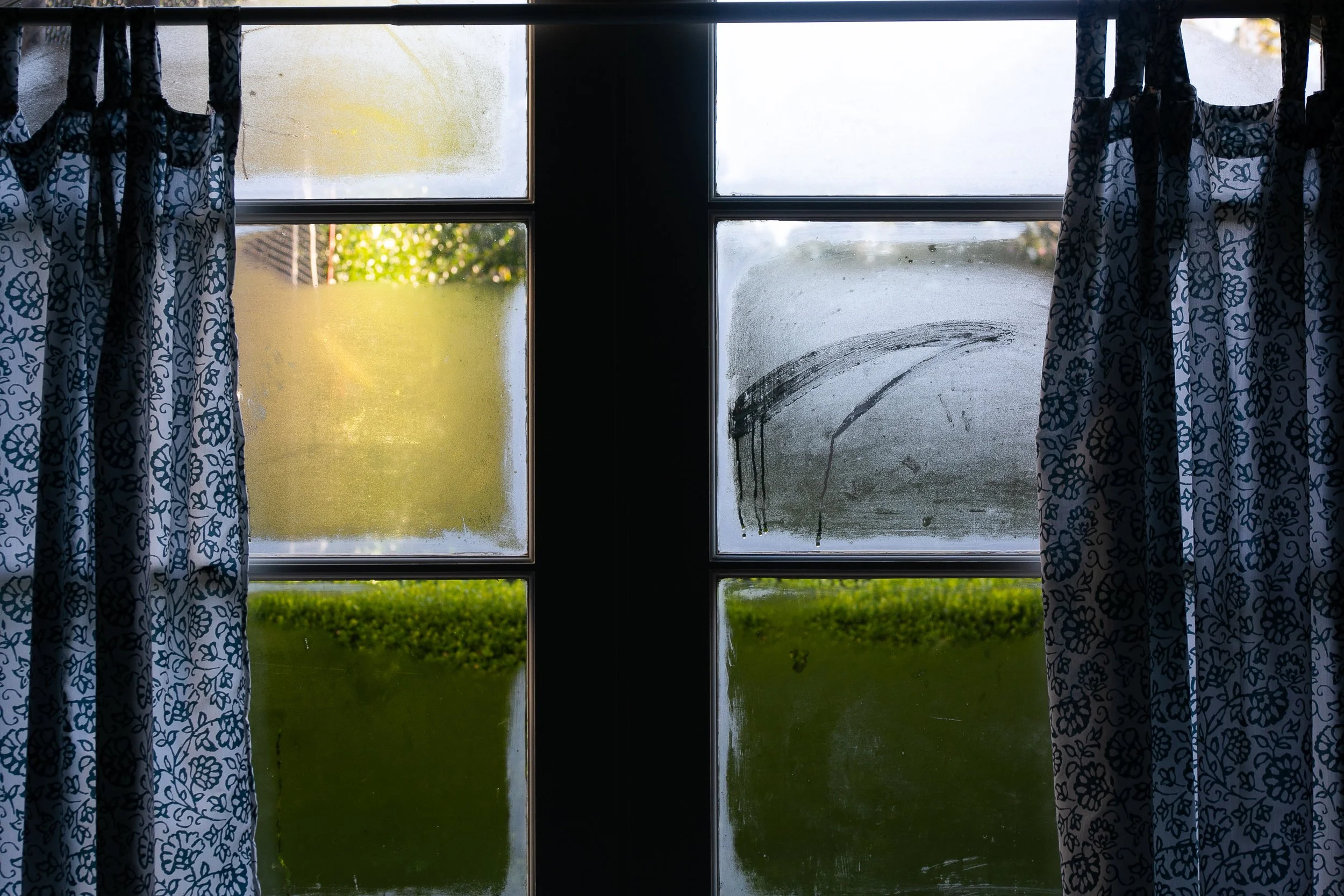 The infinite world of the window