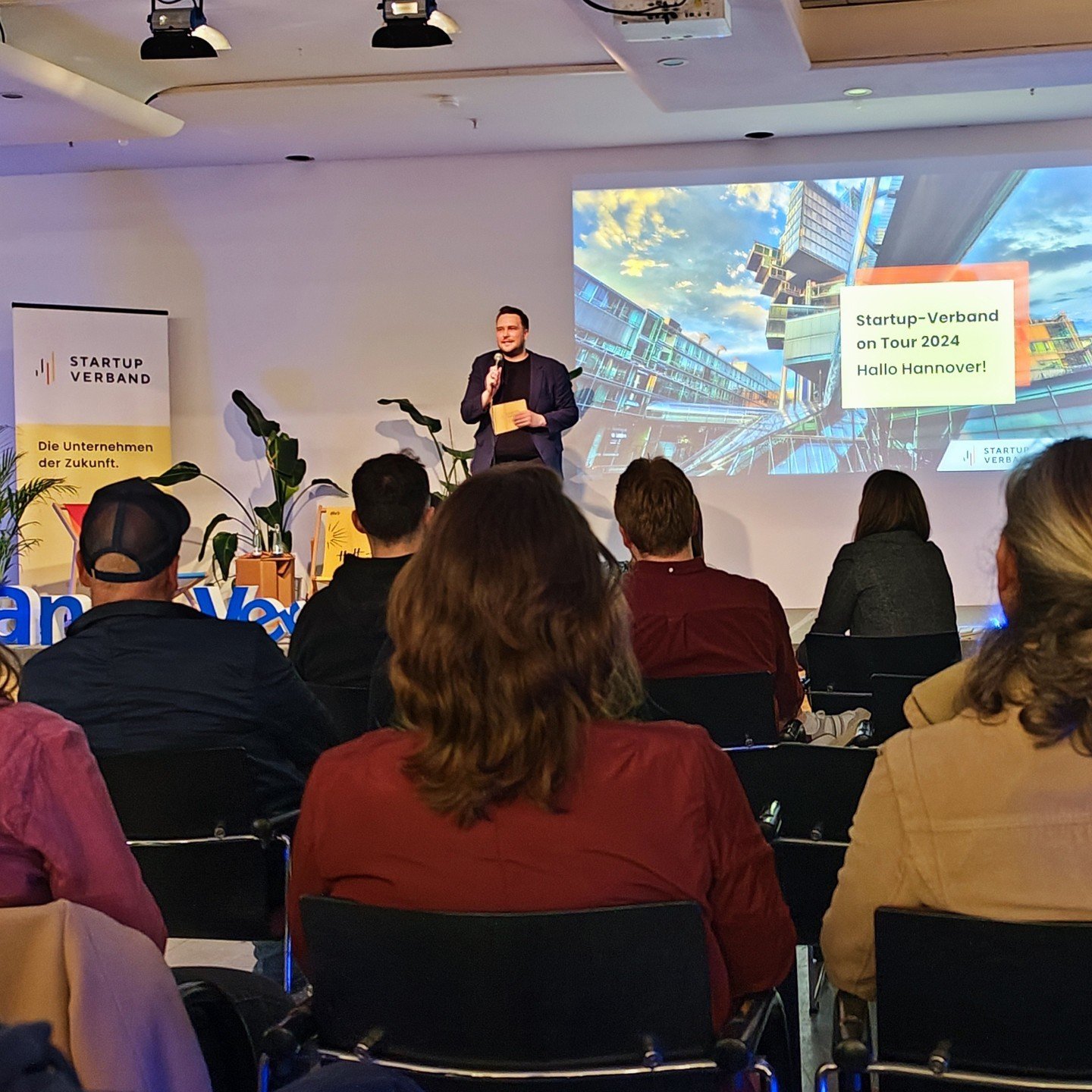 Startup-Verband in Hannover zu Gast.

Der Startup-Verband ist aktuell on Tour und hat in Hannover seinen ersten Stop eingelegt.
Unser Startup-Scout Hajo war bei der Auftaktveranstaltung des @StartupVerband, in Kooperation mit @hannoverimpuls und @sta