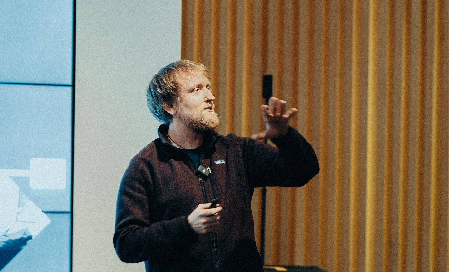 💫𝗟𝗲𝗿𝗻𝗲𝗻 𝗺𝘂𝘀𝘀 𝘀𝗶𝗰𝗵 𝘃𝗲𝗿&auml;𝗻𝗱𝗲𝗿𝗻💫

Jan Foelsing war am 11. M&auml;rz bei der FUTUR X HEADBOX zu Gast, um die Zukunft des betrieblichen Lernens zu beleuchten. Unter dem Motto &bdquo;Update erforderlich&ldquo; wurde klar: Lernen