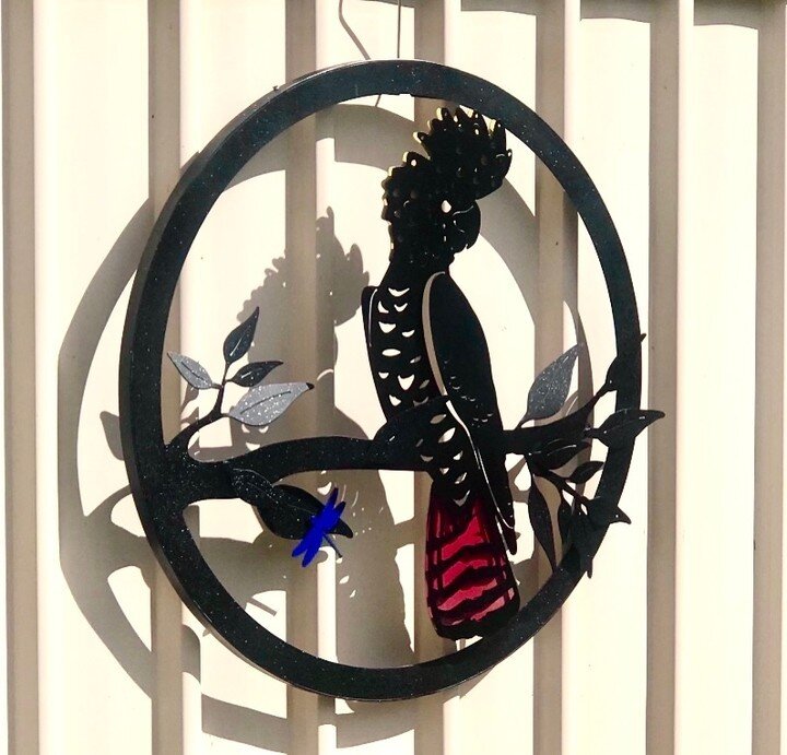 Love seeing the beautiful shadows this red tail wall piece is casting in its new home! Thanks Mary for the image and support 😊❤️

#art #painting #redtail #cockatoo #bird #sculpture #australianart #metalart #steel #perthart #perthsculpture #melbourne