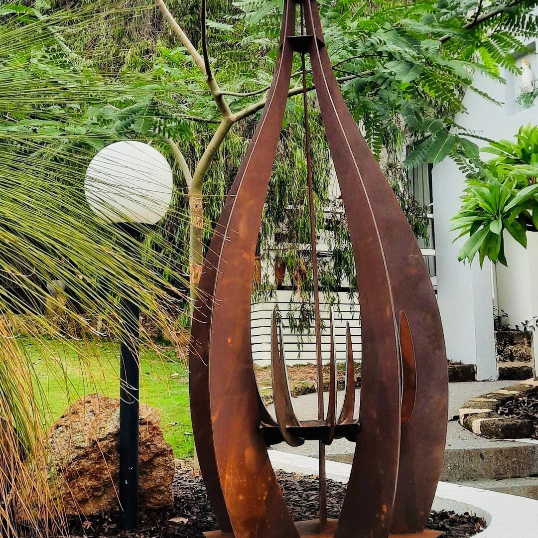 Acorn Firepit in its new home! The beauty of this piece is that it serves as both a functioning firepit and a unique sculptural feature in your outdoor space! 

This piece is now sold, contact us to commission your own 😊

#firepit #fire #sculpture #