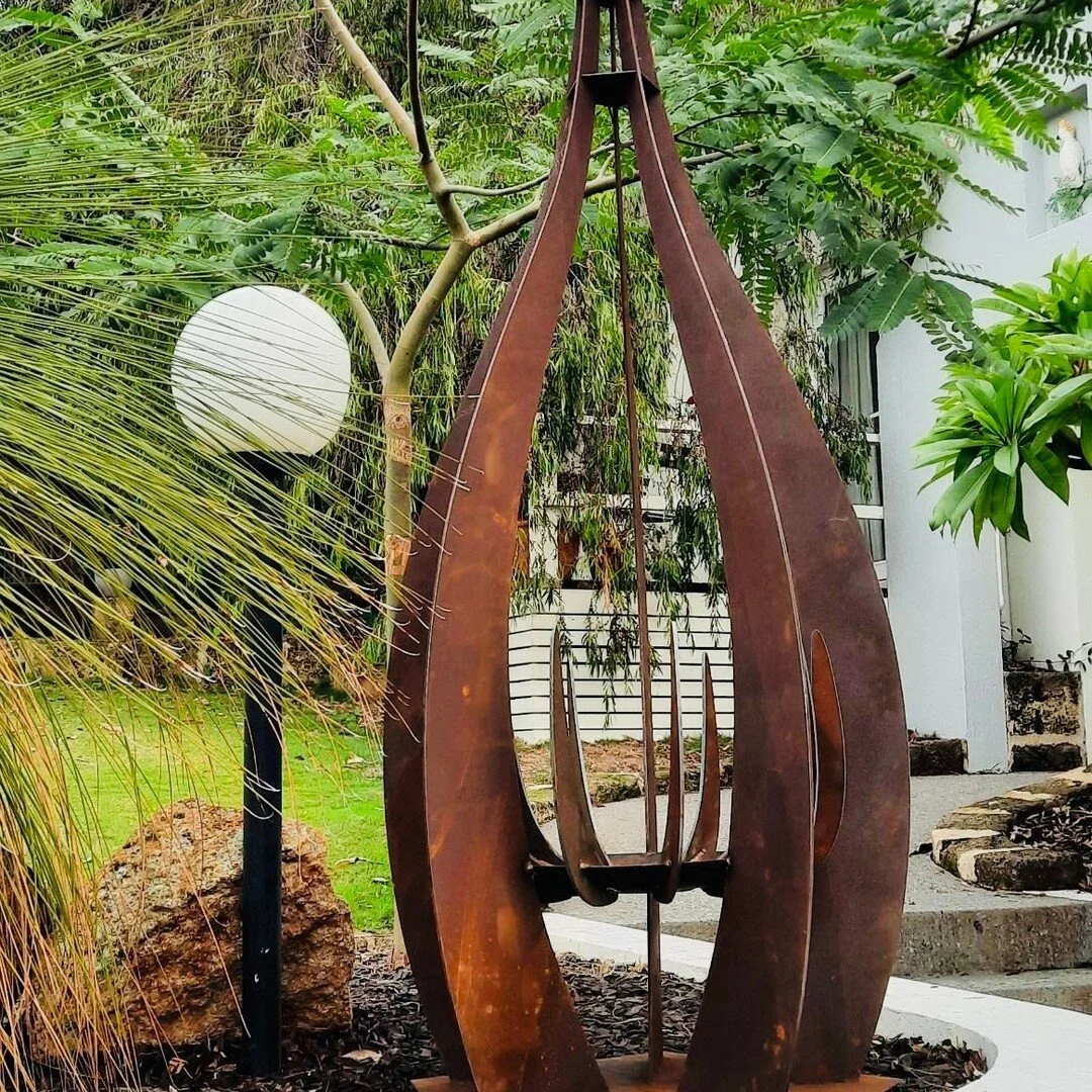Acorn Firepit in its new home! The beauty of this piece is that it serves as both a functioning firepit and a unique sculptural feature in your outdoor space! 

This piece is now sold, contact us to commission your own 😊

#firepit #fire #sculpture #