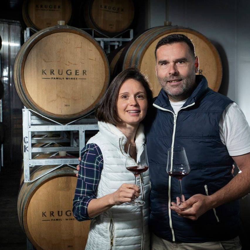 Meet Johan Kruger of @krugerfamilywines  at this year's Helderberg Fresh! 

Awarded Young SA Winemaker of the Year in '05 and 5⭐ by John Platter, Johan is a Chardonnay enthusiast with a knack for unique blends. From Stellenbosch roots to a global per