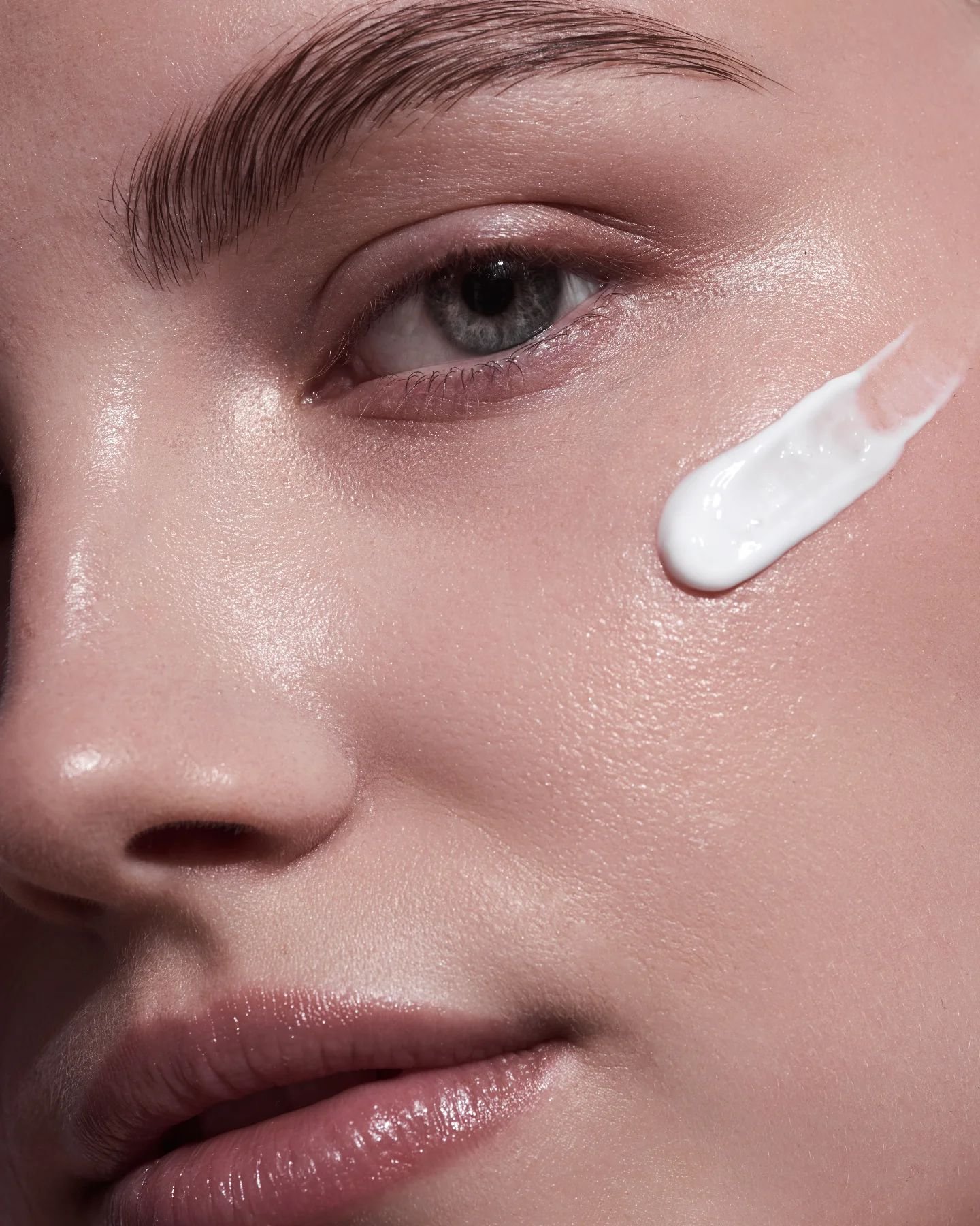 Skincare closeup von meiner mega Kundin @klaudiiard 🙌

H&amp;M @joana_hairandmakeup 

...

#beautyshoot #commercialbeauty #commercialmodel #sedcardfotograf #beautyfotograf #modelsedcard #modelsedcardshooting #modelportfolio