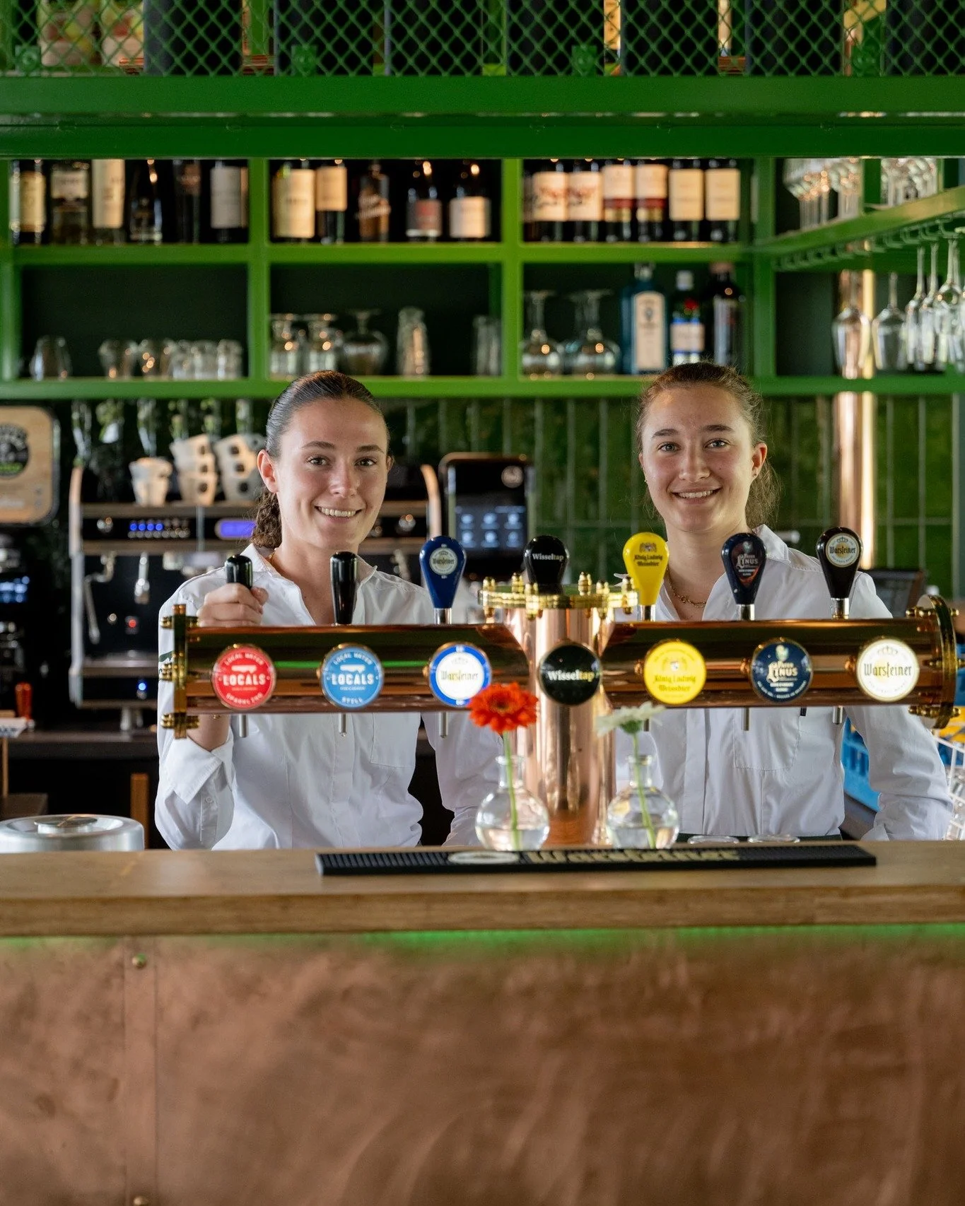 𝙱𝚎𝚜𝚕𝚘𝚝𝚎𝚗 𝚕𝚞𝚗𝚌𝚑 - 𝚉𝚊𝚝𝚎𝚛𝚍𝚊𝚐
Vandaag zijn we tussen 13:00 en 18:00 uur gesloten vanwege een besloten lunch. Perfect moment om lekker op tijd of later vandaag langs te komen voor een kopje koffie, borrel of diner. 🍷🍴 Zien we je str