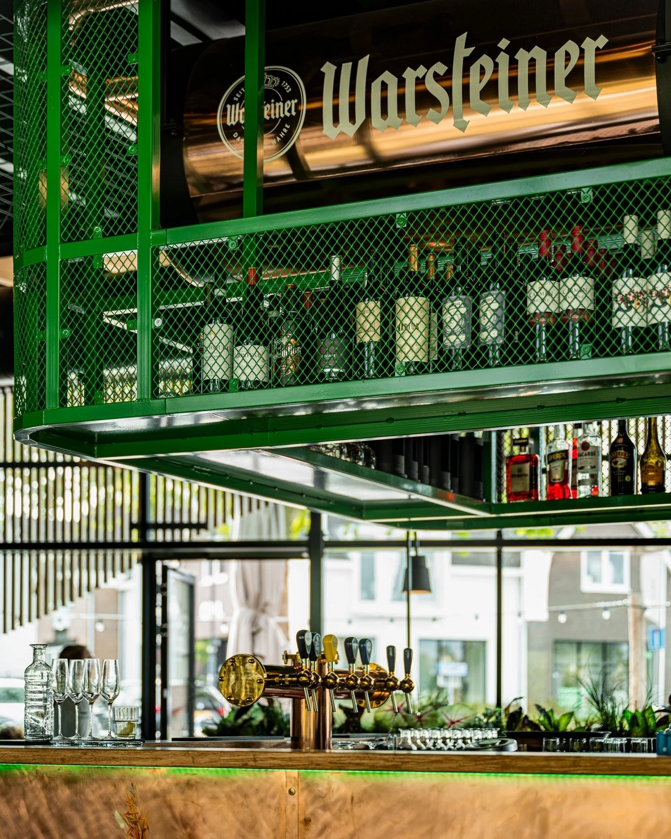 π±ππ ππππππππ, ππππππππ πππππ πππ πΈ
We nemen even een korte pauze om op te laden. Vanaf vrijdag 17 oktober staan we weer achter de bar, klaar om jou te ontvangen. Tot snel, op de mooiste plek aan het water.
Het mooiste en