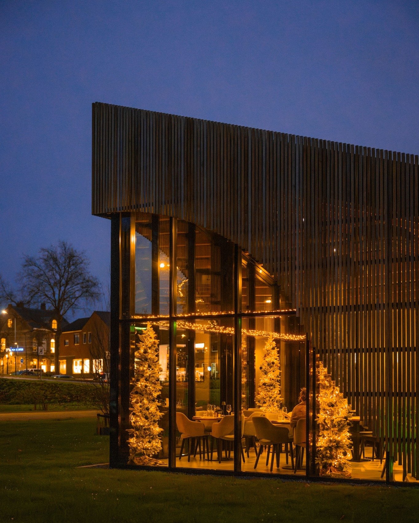 Kerstupdate! 

Onze kerstdiners zijn op dit moment volgeboekt.
Door last-minute wijzigingen of afmeldingen kan er eventueel nog een plekje vrijkomen.

Goed nieuws voor wie nog wil genieten van ons kerstmenu. Tijdens de kerstlunch serveren we exact he