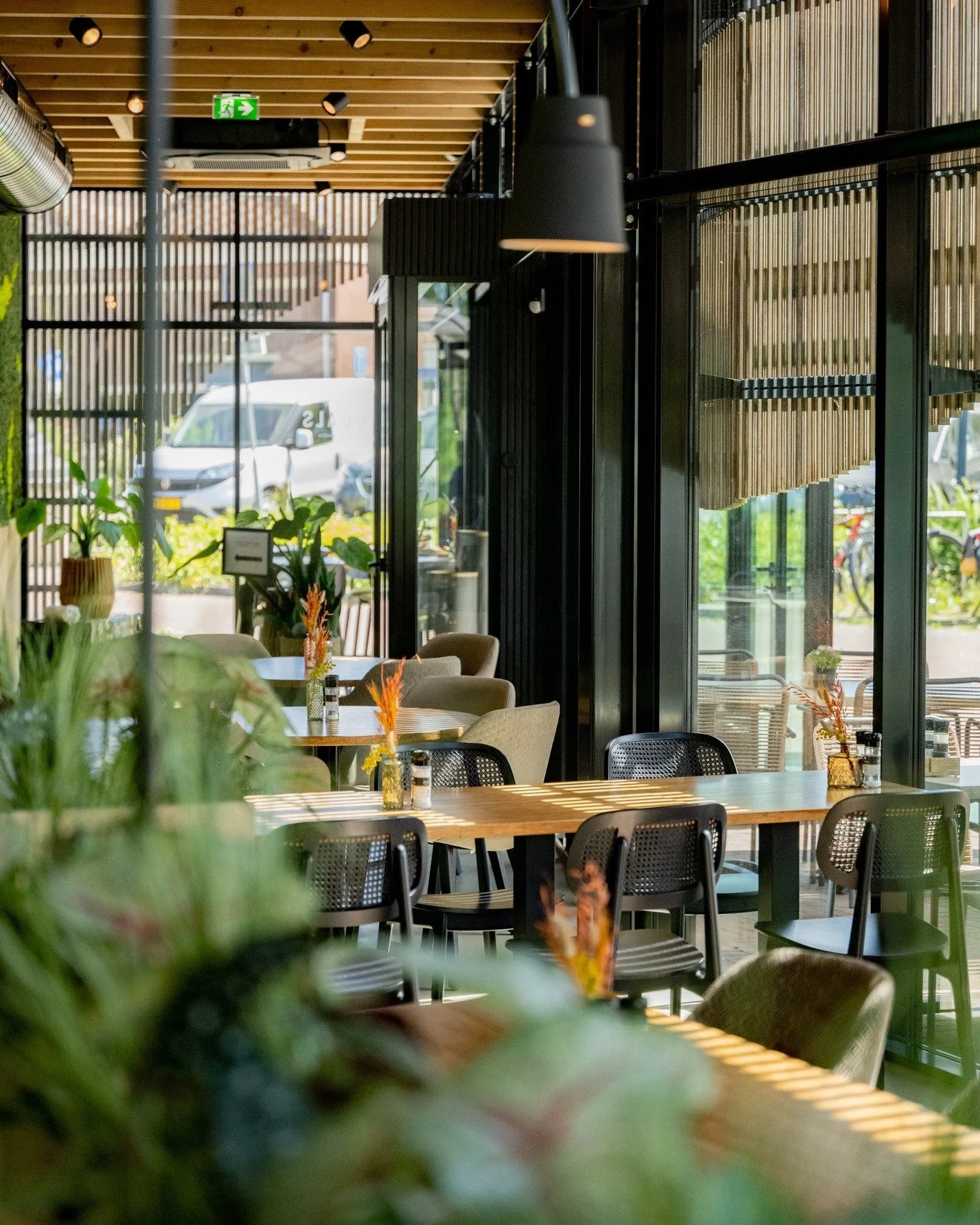 𝙴𝚟𝚎𝚗 𝚘𝚙 𝚊𝚍𝚎𝚖 𝚔𝚘𝚖𝚎𝚗.
Terugkijken op mooie momenten, volle tafels en fijne ontmoetingen. En ruimte maken voor wat komt. Bij Locals nemen we kort de tijd om op te laden. 
Daarom zijn we gesloten van 29 december tot en met woensdagmiddag 7