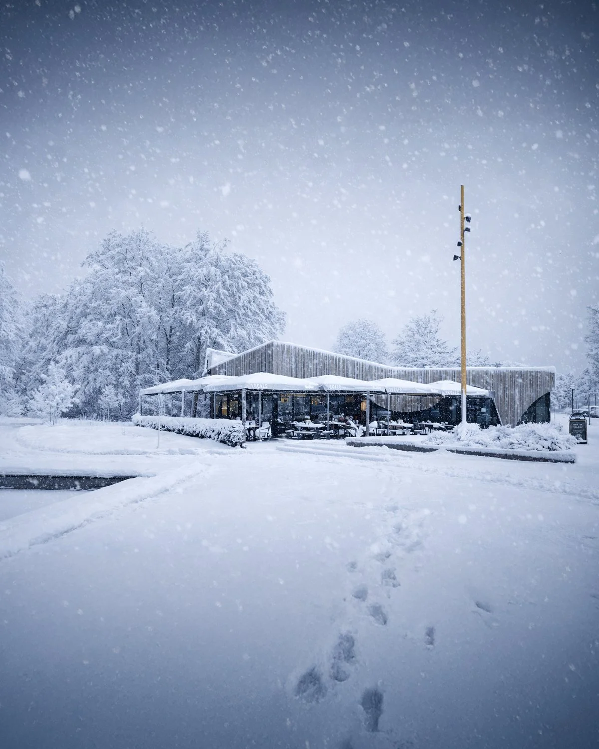 𝚅𝚊𝚗𝚍𝚊𝚊𝚐 𝚐𝚎𝚜𝚕𝚘𝚝𝚎𝚗 ❄️

Vandaag zouden we na de vakantie weer openen, maar door de weersomstandigheden en de hoeveelheid sneeuw hebben we besloten dit &eacute;&eacute;n dagje uit te stellen. Veiligheid staat voorop, voor onze gasten &eacu