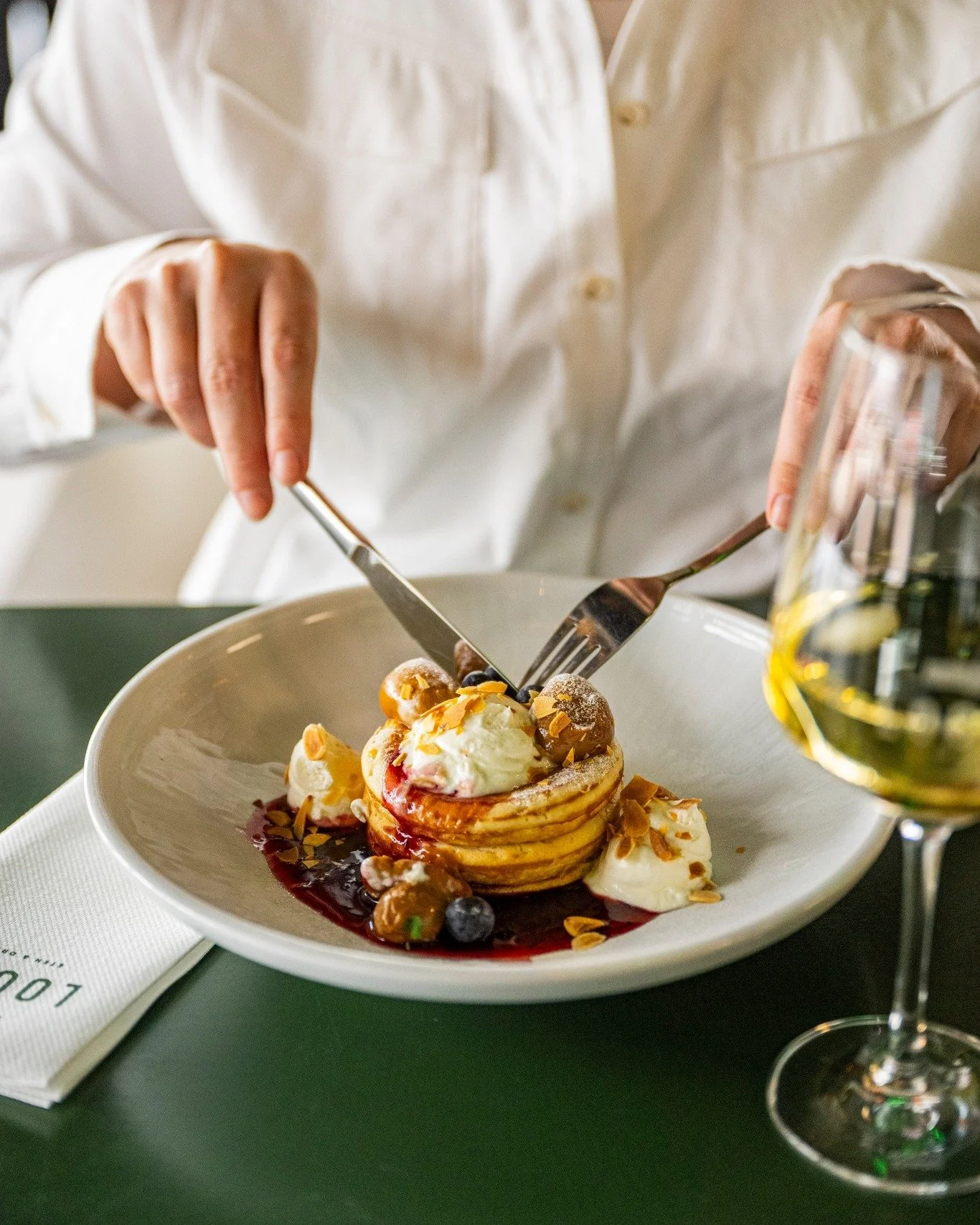 𝚉𝚒𝚗 𝚒𝚗 𝚒𝚎𝚝𝚜 𝚎́𝚌𝚑𝚝 𝚕𝚎𝚔𝚔𝚎𝚛𝚜?

Onze fluffy American pancakes worden geserveerd met romige dulce de leche en frisse hangop met roodfruit van de prachtige @zachtfruitkwekerijvanas. Een perfecte combinatie van zoet, fris en lokaal 

Het