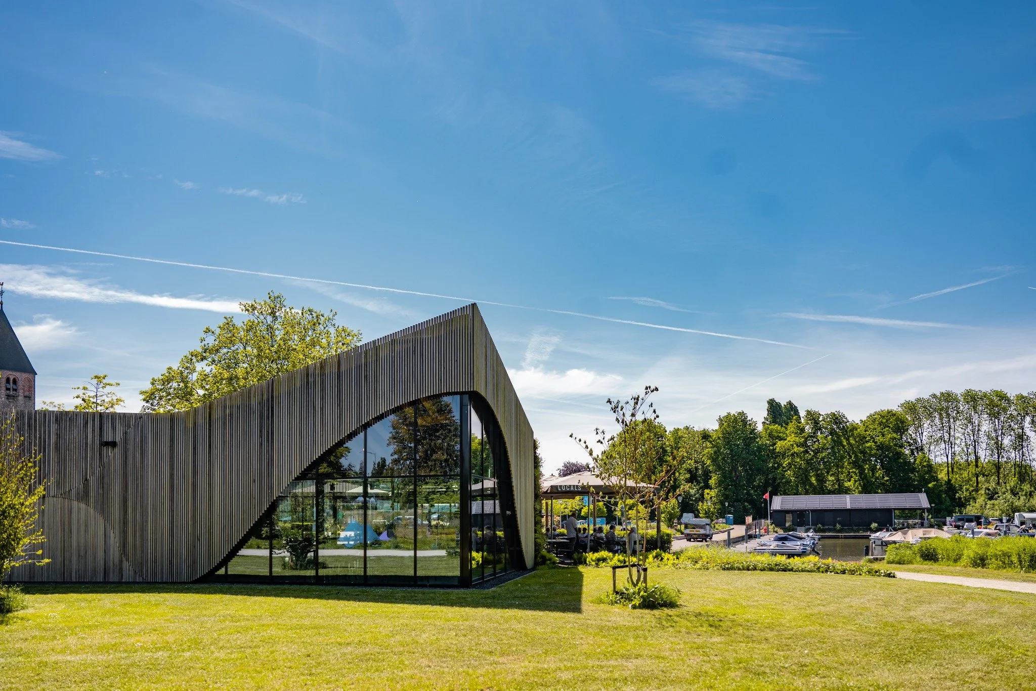 𝙿𝚊𝚊𝚜𝚠𝚎𝚎𝚔𝚎𝚗𝚍 𝚋𝚒𝚓 𝙻𝚘𝚌𝚊𝚕𝚜 🐣

Zondag 5 april &eacute;n maandag 6 april zijn we extra geopend van 11.00 tot 22.00 uur. Goed om te weten: donderdag 2 april zijn we gesloten in verband met een teamuitje (@paaspopfestival 😉).

Tijdens P