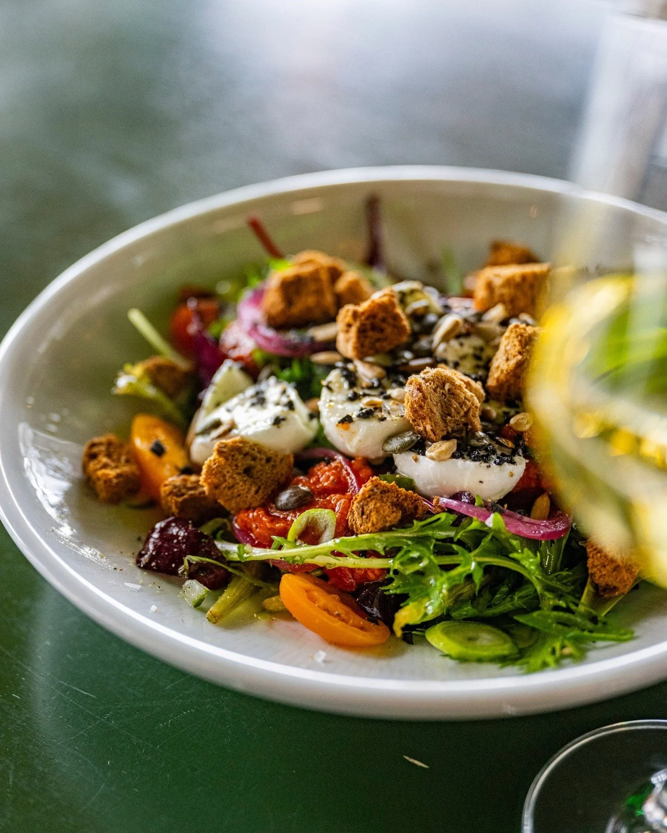 𝙻𝚞𝚗𝚌𝚑 𝚋𝚒𝚓 𝙻𝚘𝚌𝚊𝚕𝚜 🍽️
Zin om er even tussenuit te gaan? Wij regelen de lunch.

Het mooiste en lekkerste uit de Betuwe, welkom bij Locals.

#localsgeldermalsen #localsetenendrinken #restaurantlocals #woensdag #lunchbijlocals #lunchenindeb