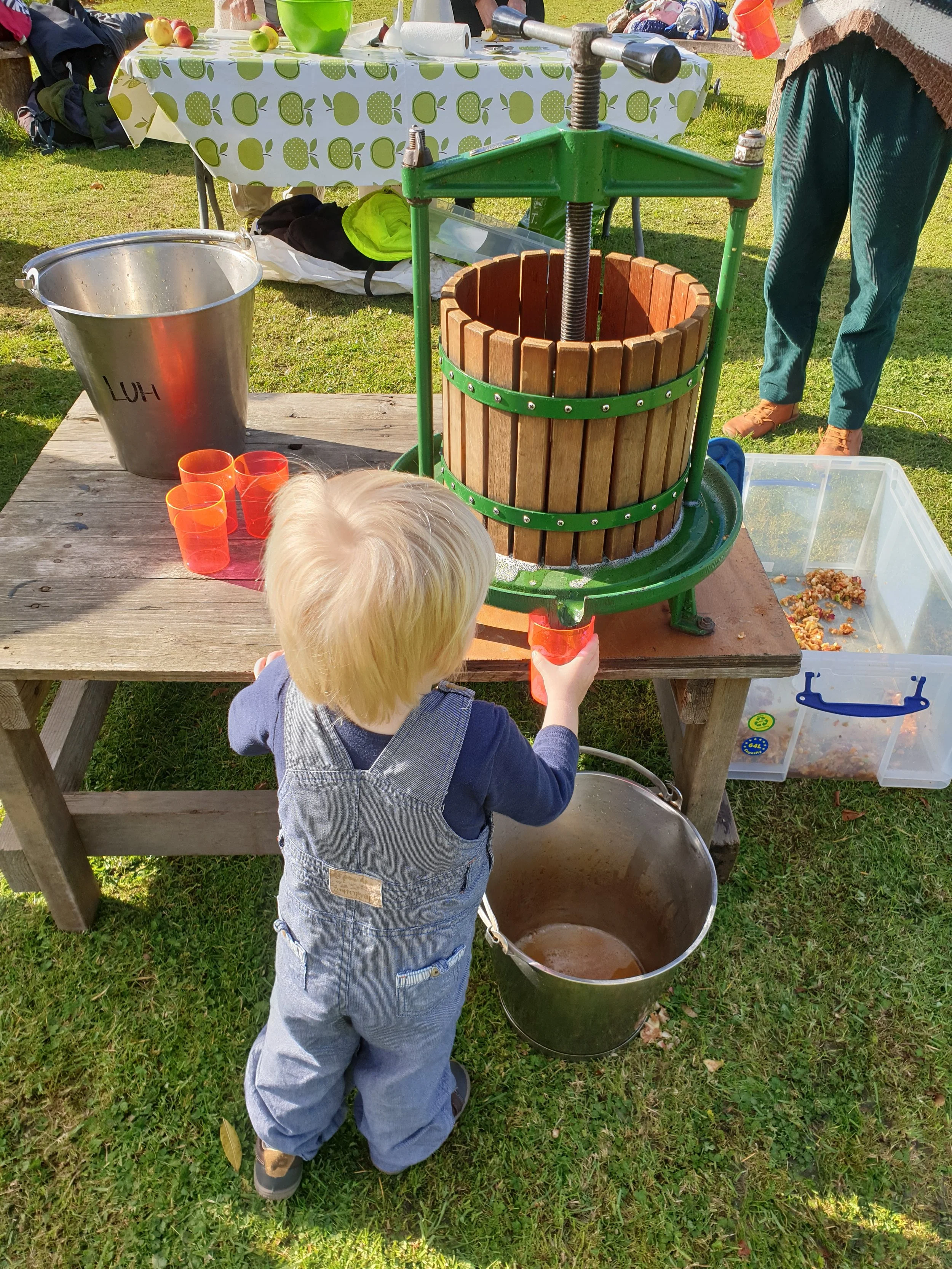 Apple Day with BacktoFront