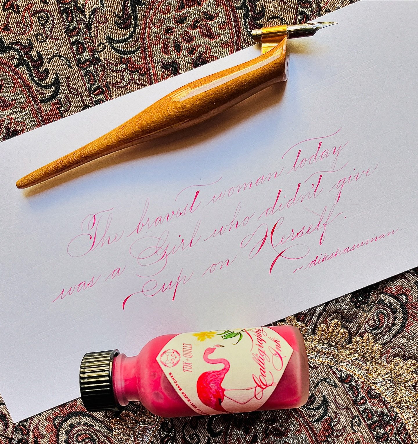 Written in Spencerian Script
Nib @manuscriptpenco LP EF 
Guideline Stencils @oriandcalli 
New Holder gifted by @ashcalligraphydesign - Thank you Ashok. It is a brilliant Holder and fits my small hands so well 😊💐💖
Ink @foxandquills Flamingo
.
#spen
