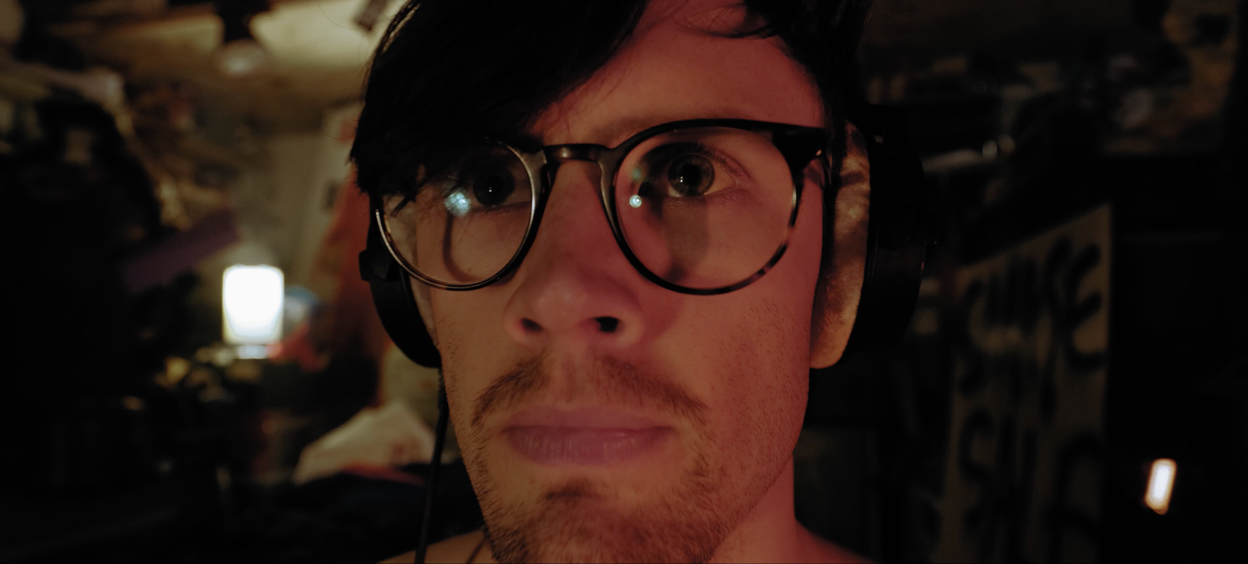 Twogood dream music, video close up on face