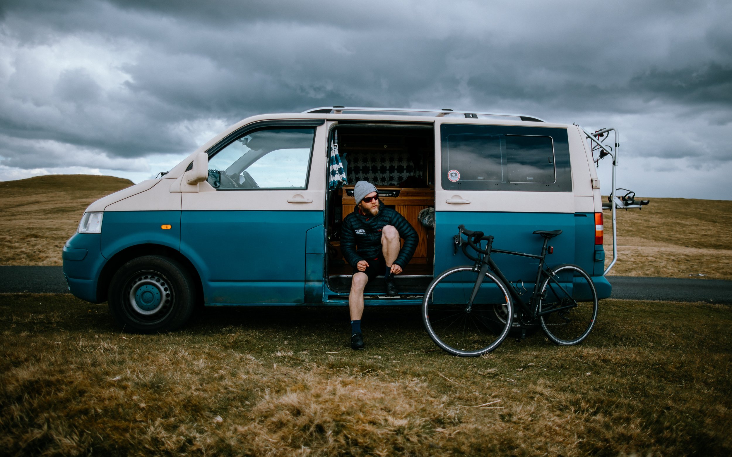  cyclist gets ready in back of van
