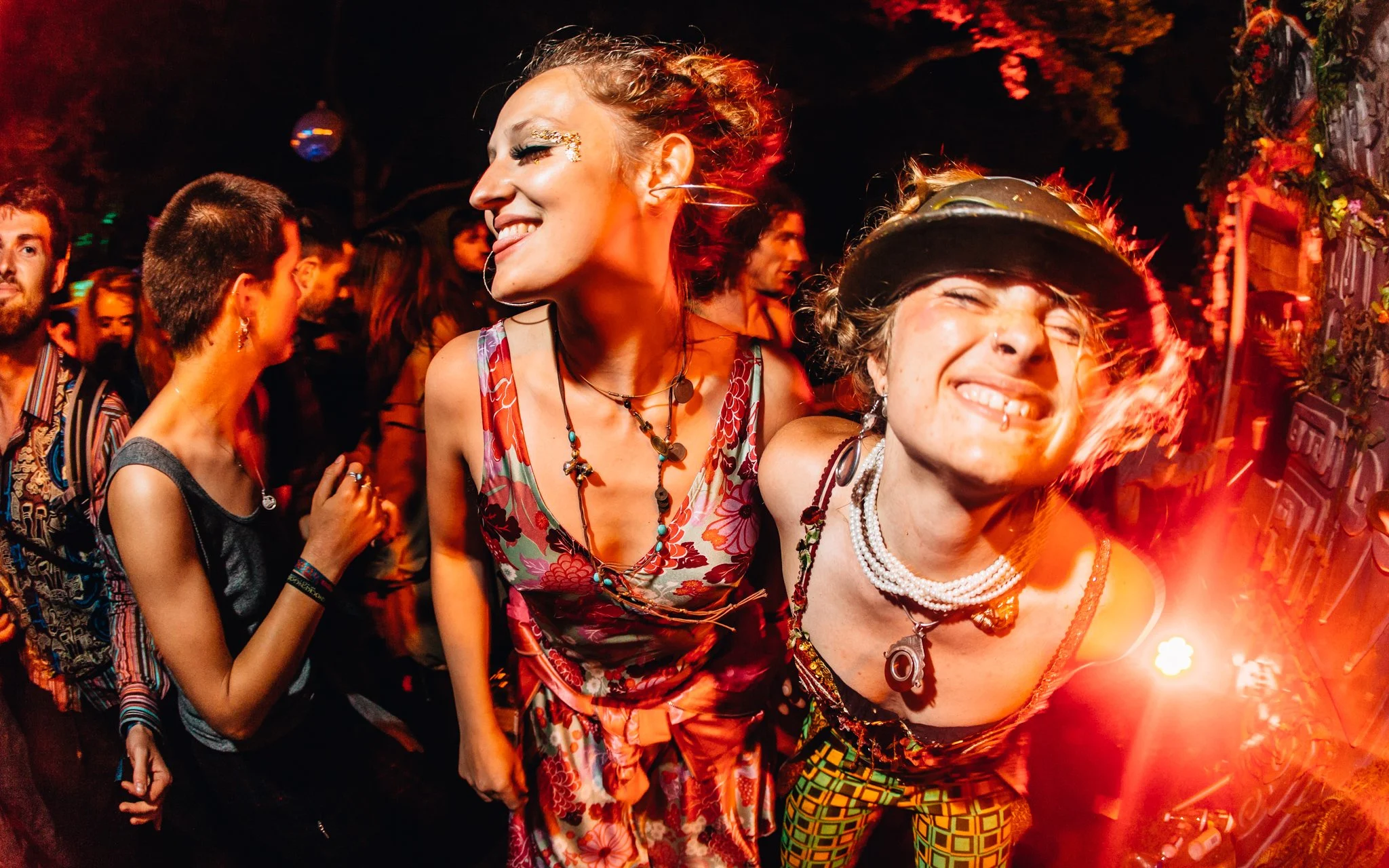  girls dancing at the music festival