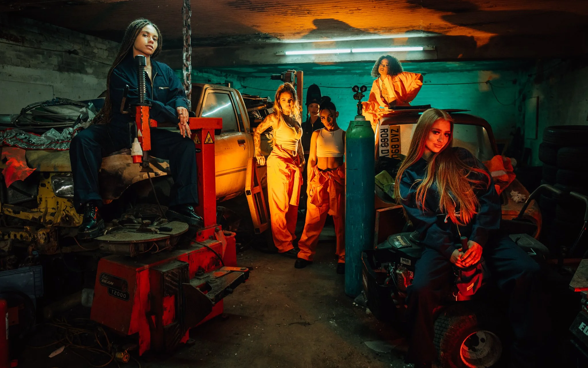 Models pays on the bad boy, Chiller, Crew, BMW music, video shoot