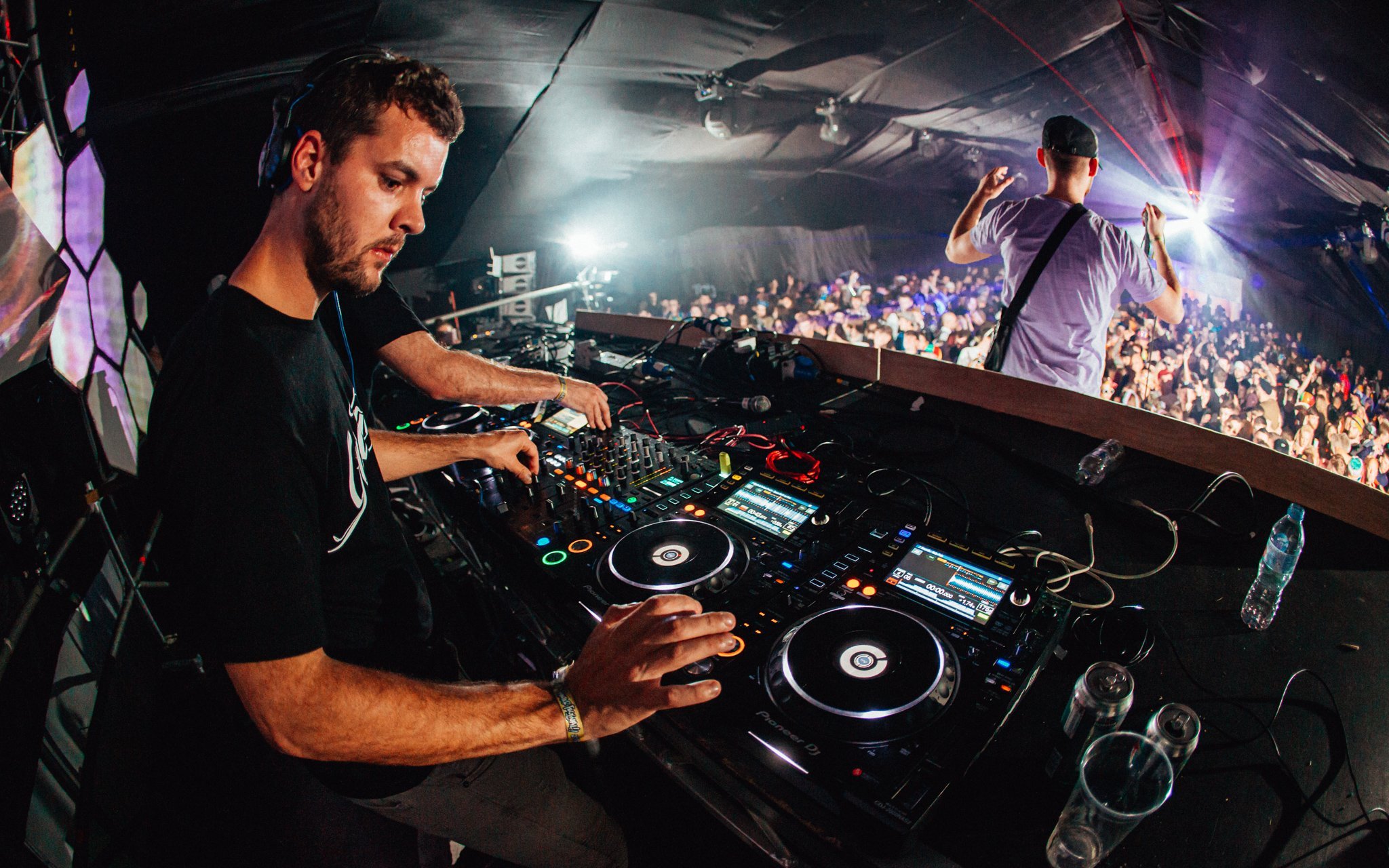 DJ in MC perform at Balter music festival 