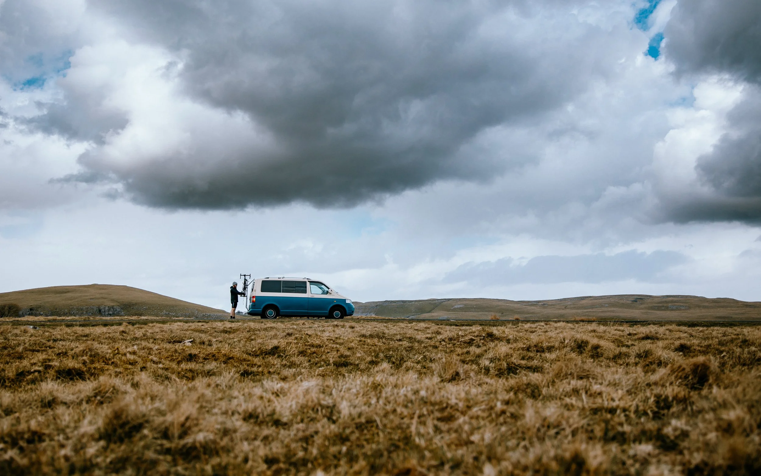  man takes bike off back of van