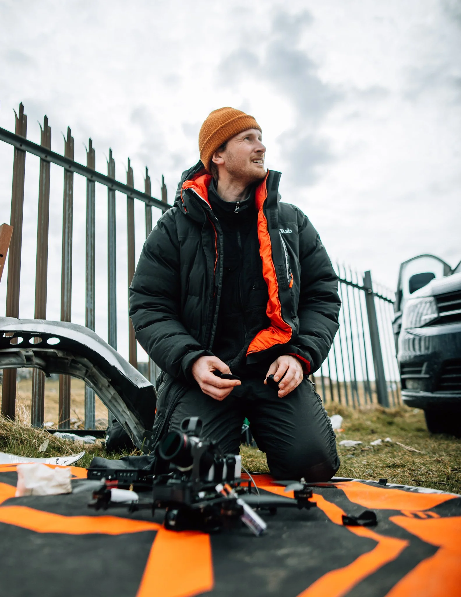  FPV, drone pilot gets ready to fly