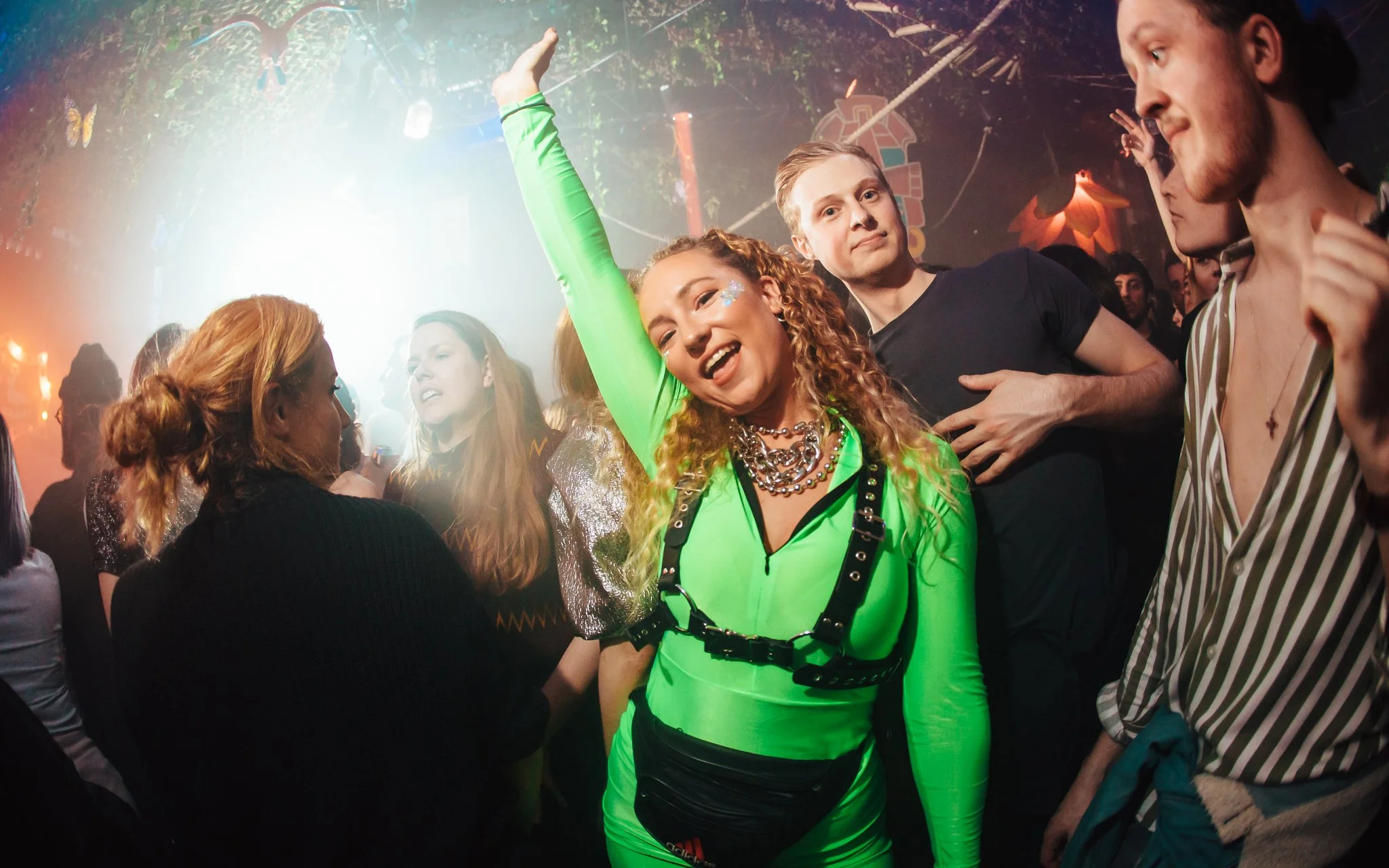  girl, dancing on the Dancefloor