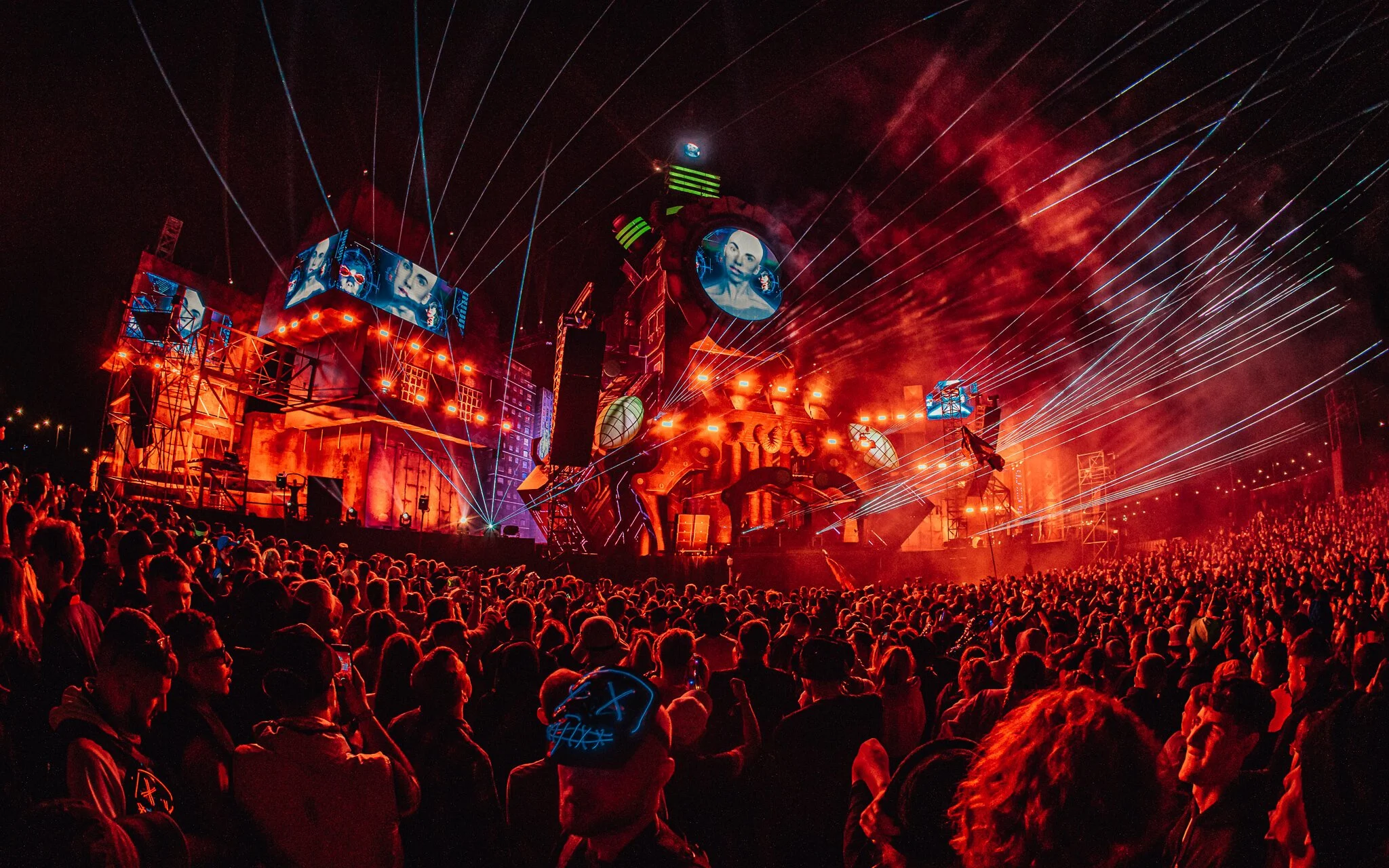  a huge crowd dancing at boomtown, fair music festival