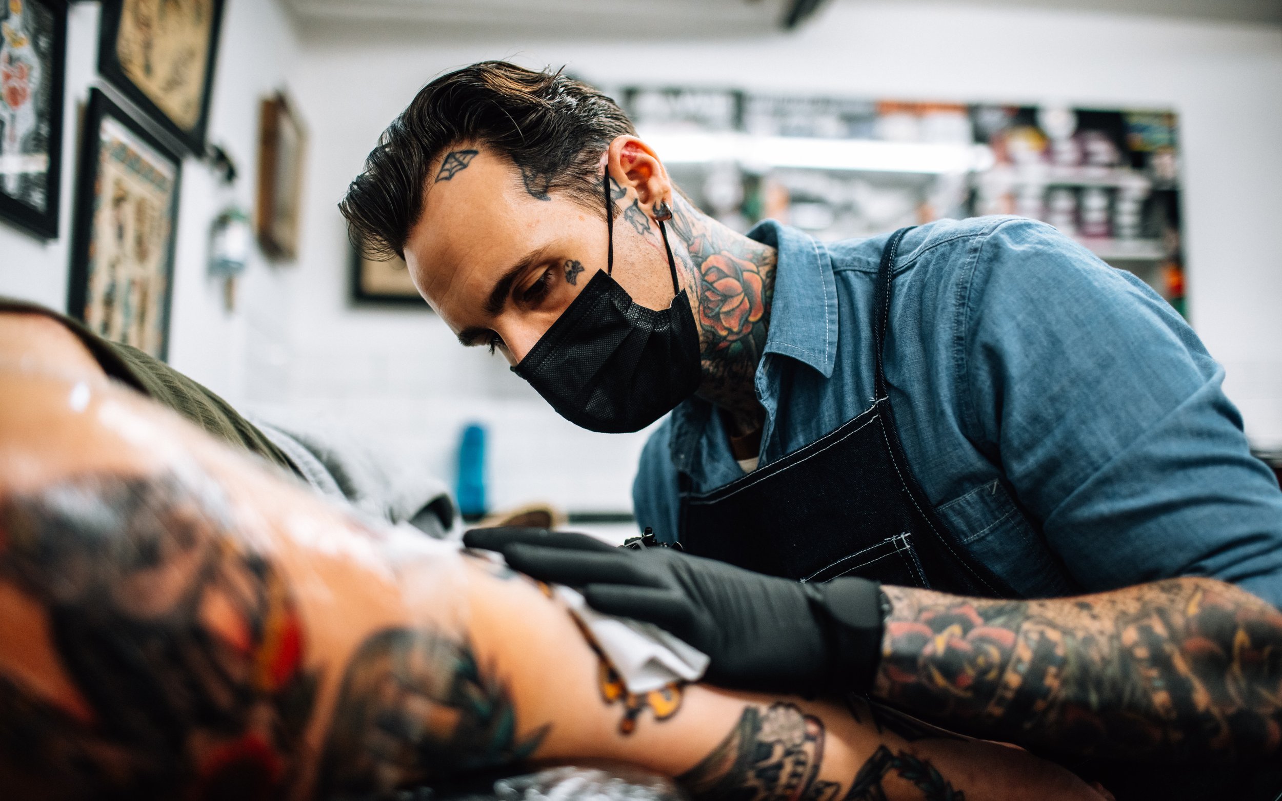  tattoo artist at work