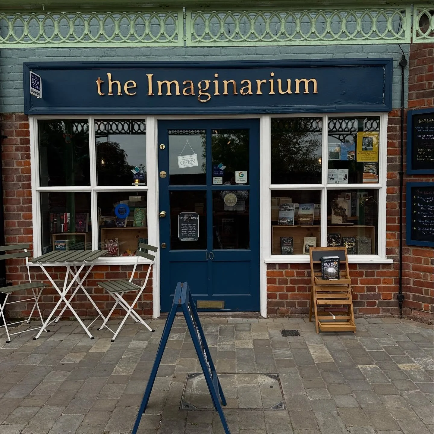 🥶 it&rsquo;s getting to that time again where we&rsquo;re closing our door.

If you&rsquo;re wandering by and see the &ldquo;open&rdquo; sign and the A board outside, but the door is closed, don&rsquo;t be shy. Come on in! 

The door is closed to ke