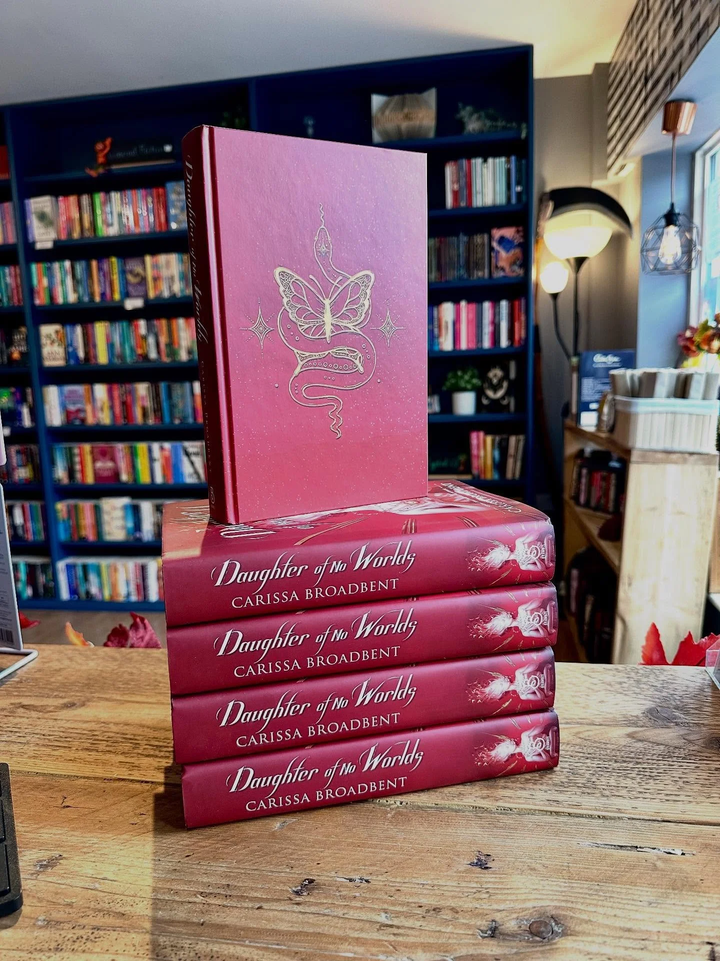 Out this week!

We FINALLY have a U.K. edition of Daughter of No Worlds, from the best selling author @carissabroadbentbooks 

A former slave fighting for justice.
A reclusive warrior who no longer believes it exists.
And a dark magic that will entan