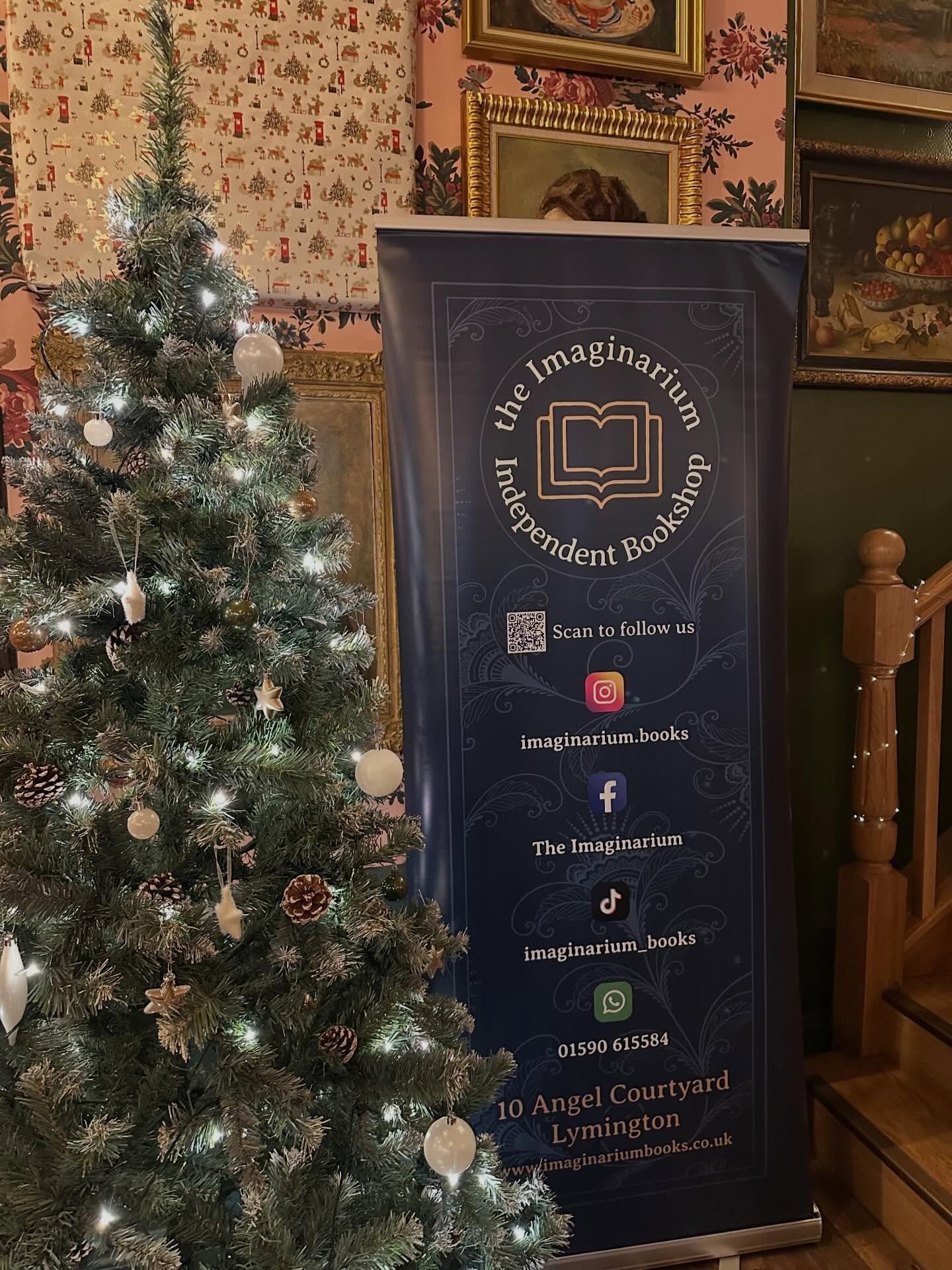 🎄𝓑𝓸𝓸𝓴 𝓬𝓵𝓾𝓫 𝓼𝓸𝓬𝓲𝓪𝓵🎄

As mentioned earlier, we are incredibly PROUD of our book clubs, a gathering of nerdy people who just want to talk about books is something we think should be essential to all. 

But with running so many, we very r