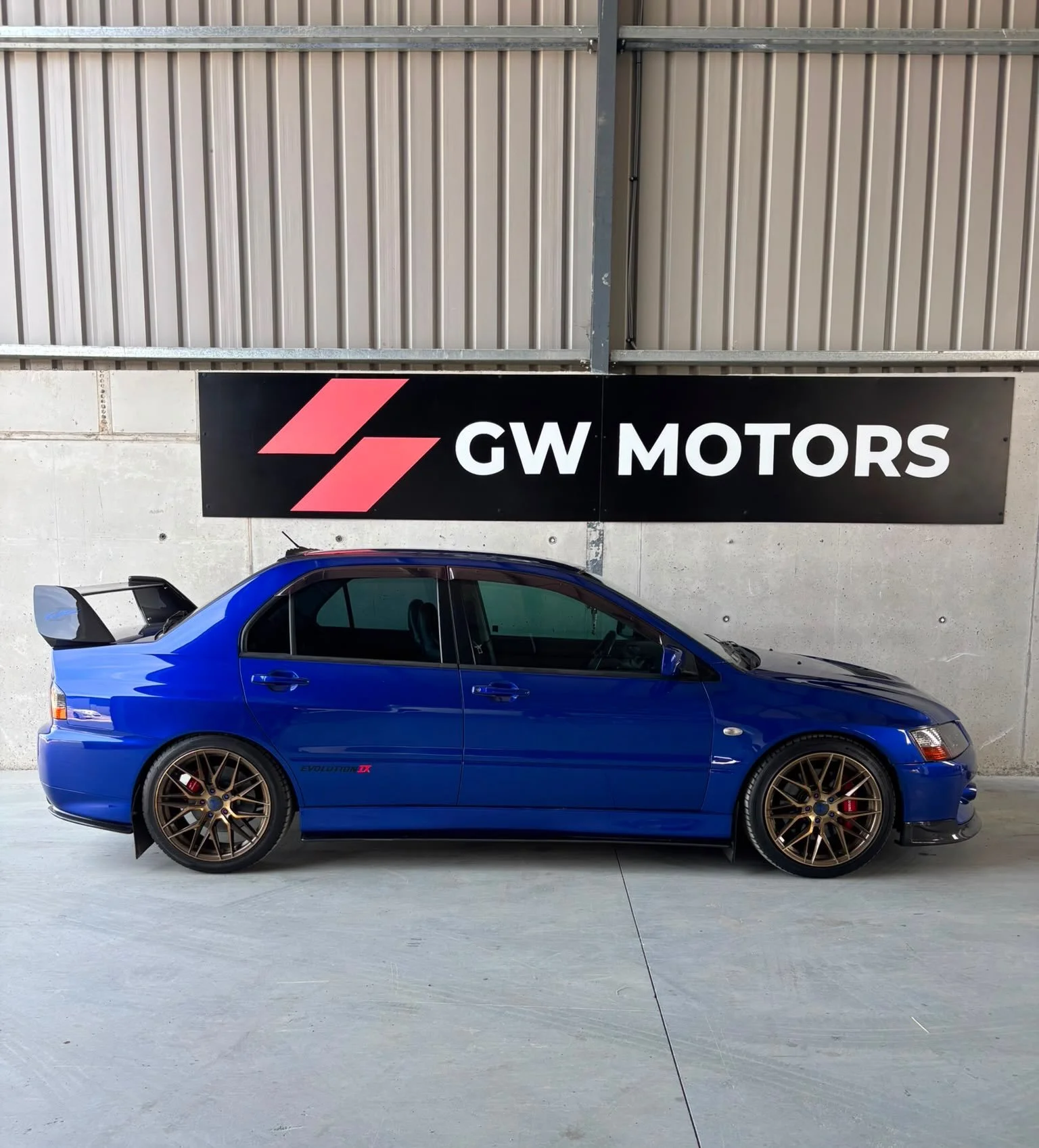 Immaculate Mitsubishi evolution in for a service, rear brake pads and discs, aftermarket blow off valve fitted and coil over adjustment.

Hard to find them this clean 😍