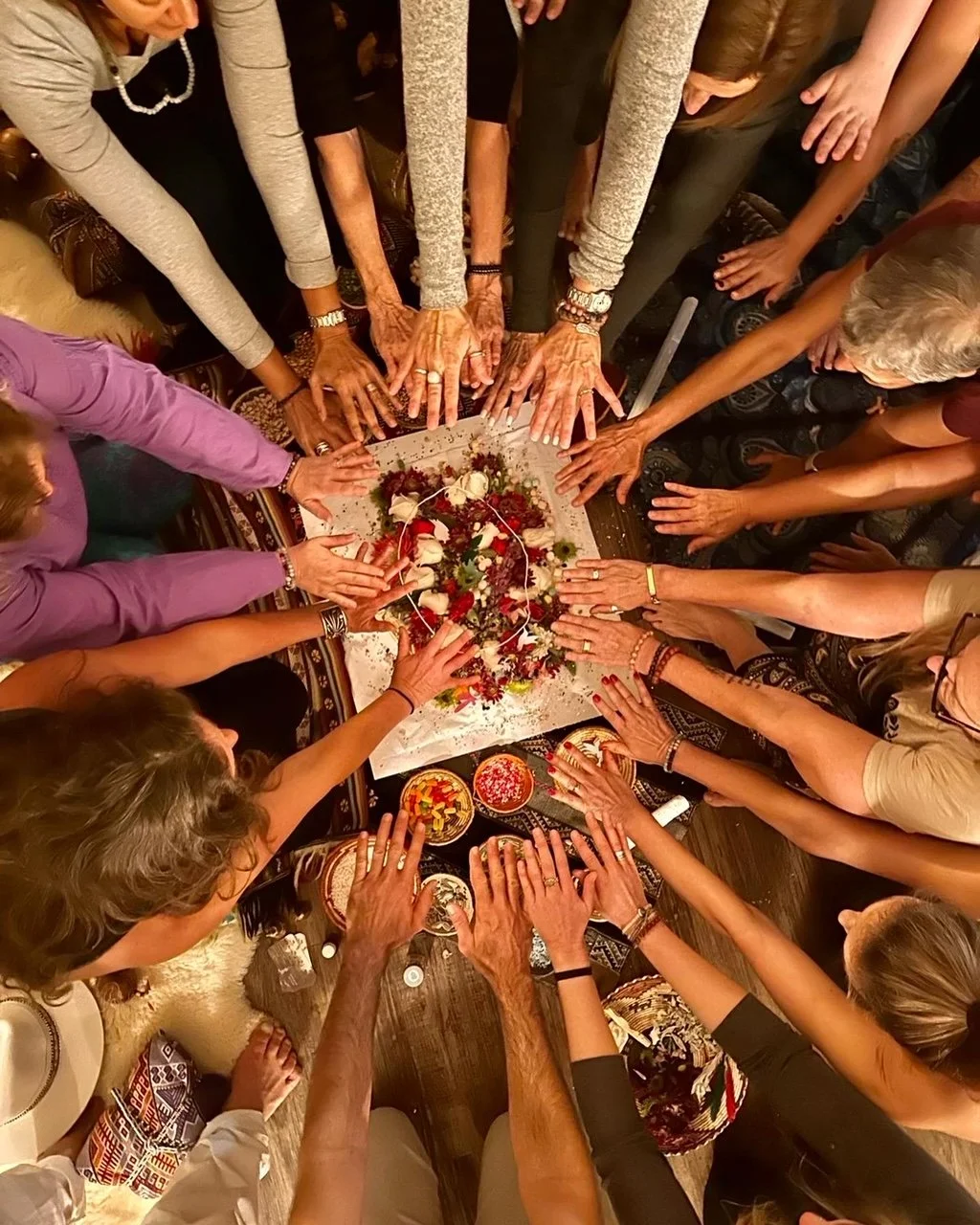 Despacho hands FL.JPG