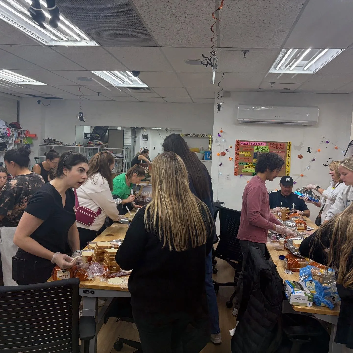 So grateful to all of the volunteers who came out to support the @hoboken_shelter last night. Party with Purpose is proud to partner with such an important community resource! If you are looking for ways to get involved with the Hoboken Shelter or an