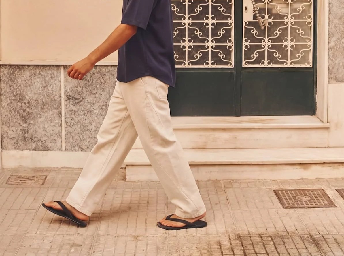 Πώς ντύνεσαι στο ελληνικό καλοκαίρι χωρίς να λιώσεις;