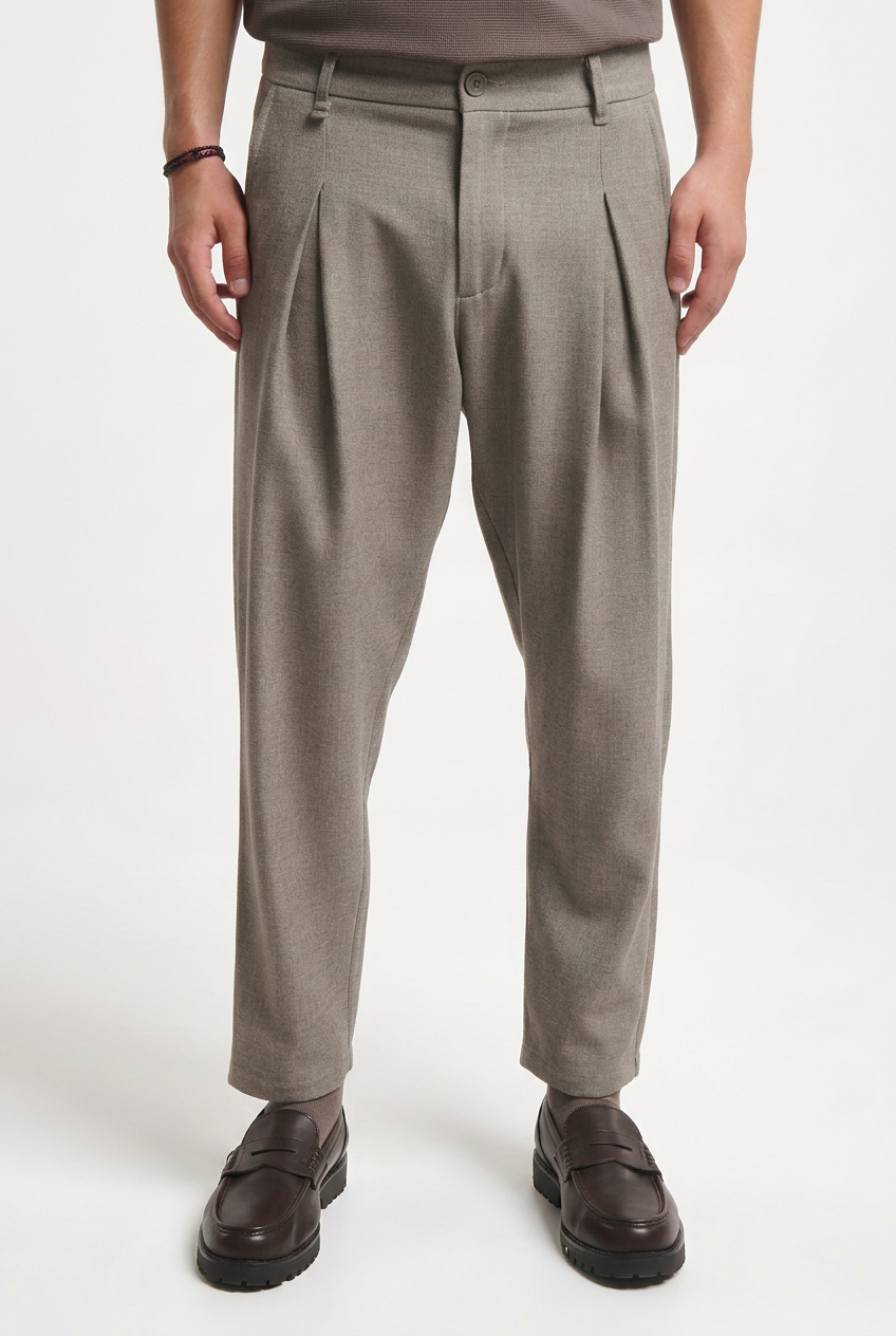 Vilnius 2384 Beige Pleated Pants — Men's Chino, Tapered Fit