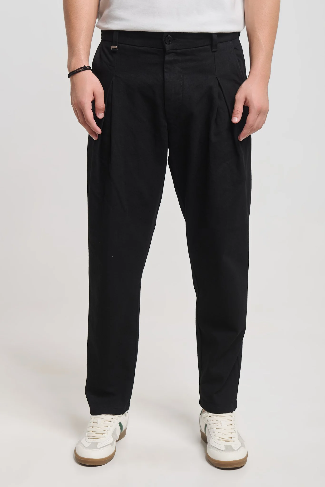 Vilnius 2379 Raw Black Pleated Jeans — Men's Denim, Relaxed Fit