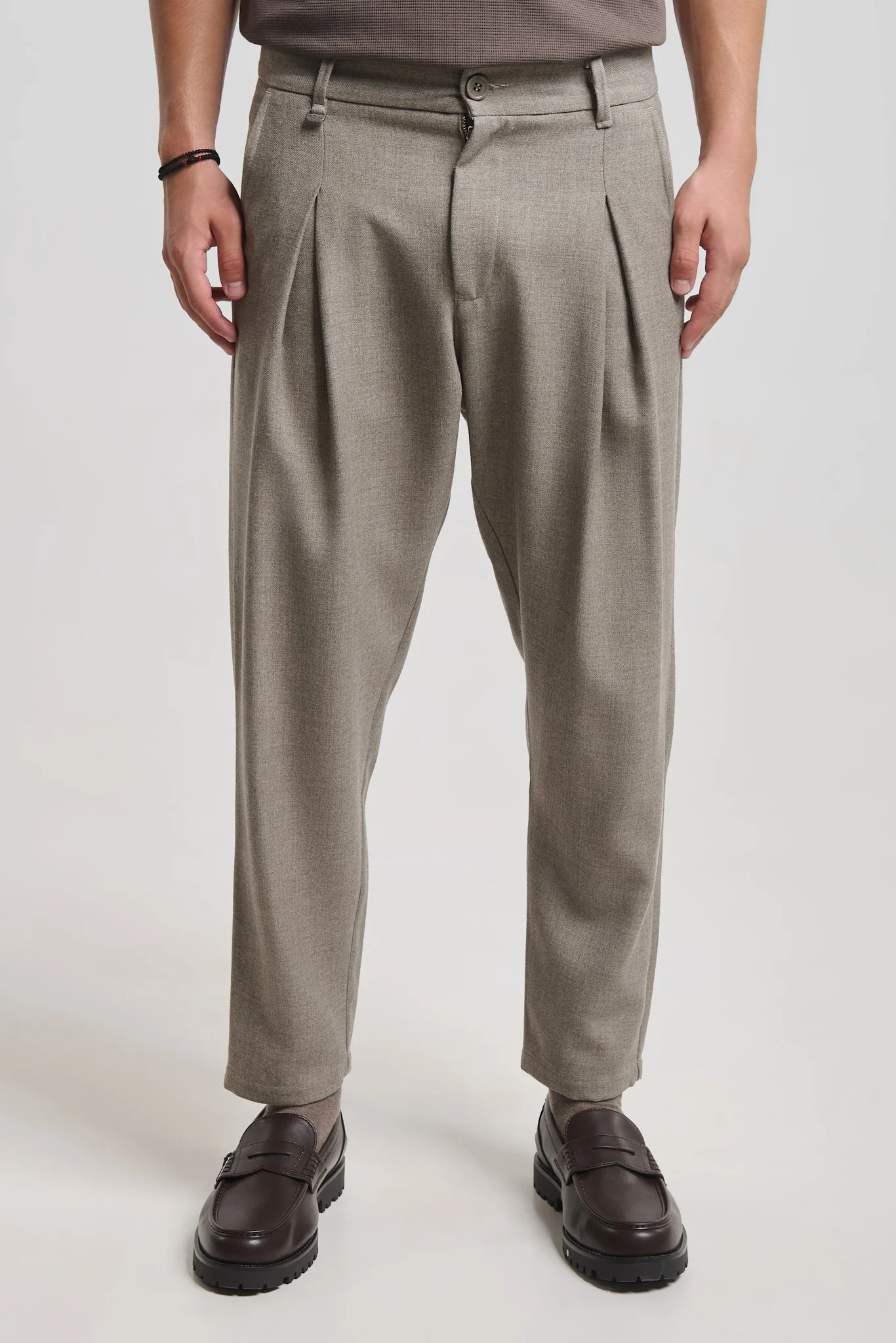 Vilnius 2384 Beige Pleated Pants — Men's Chino, Tapered Fit