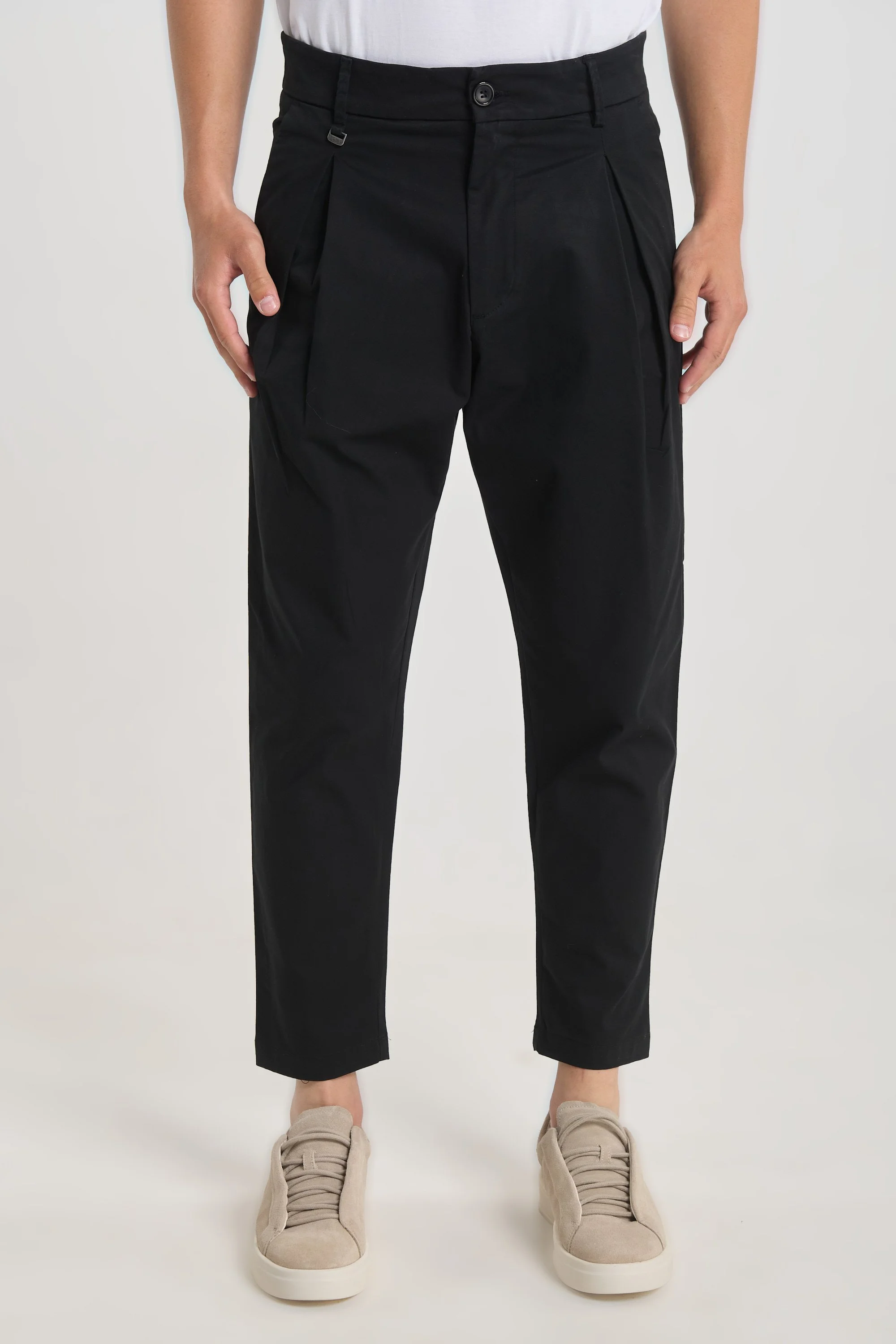 Vilnius 2355 Black Box Pleated Pants — Men's Chino, Relaxed Fit