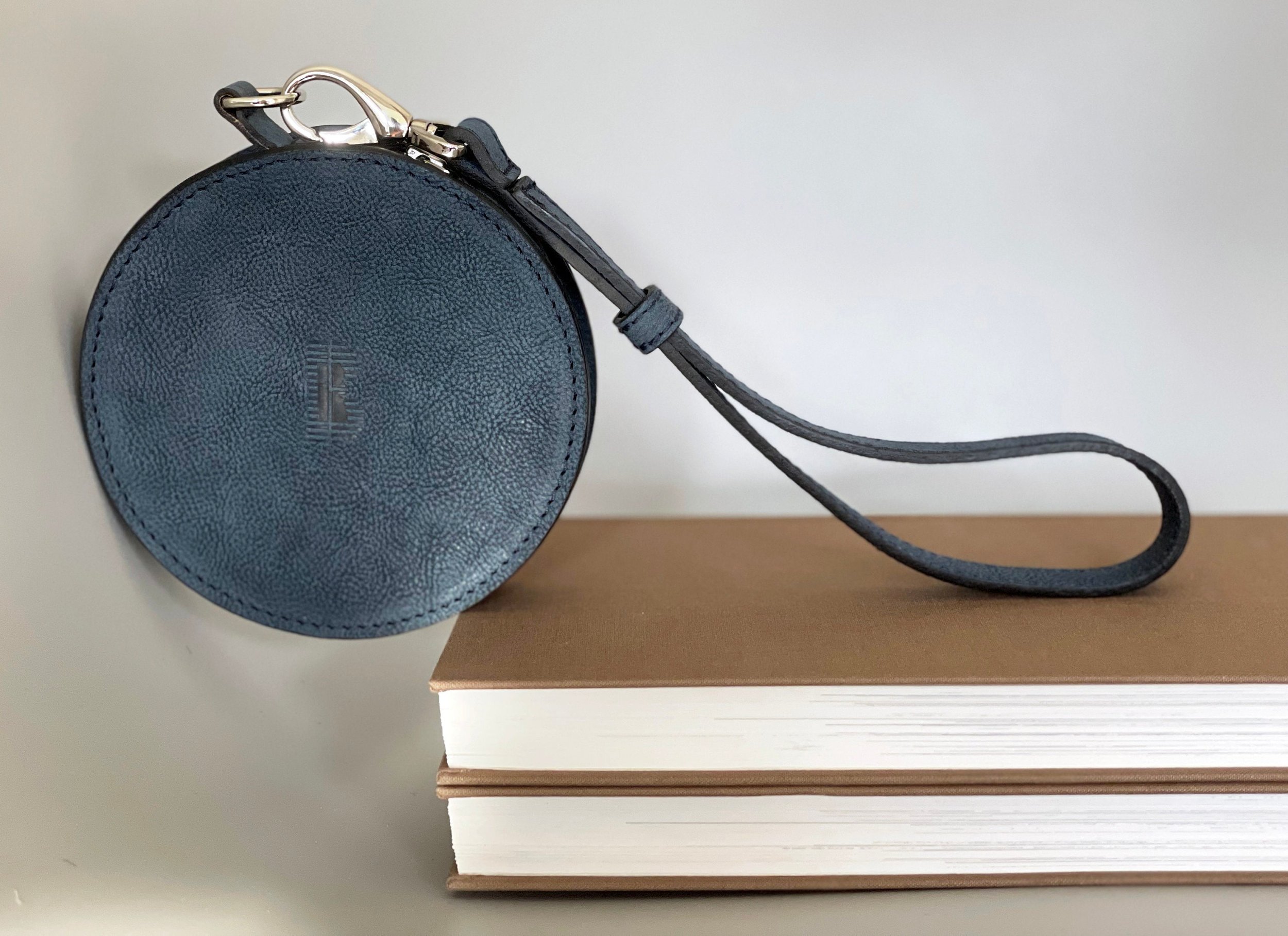 https://i.etsystatic.com/32130773/r/il/889e78/3702008160/il_fullxfull.3702008160_2wn1.jpg
