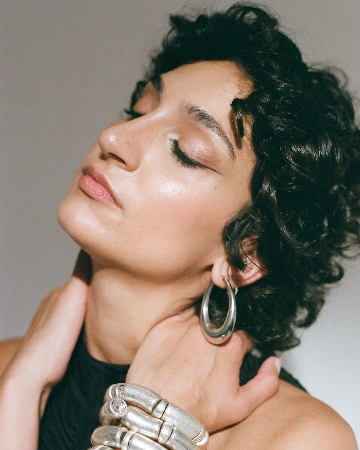 such a fun shoot with an incredible team shot entirely on film 📸🌟

using @makeupforevernyc @makeupforever face essentials palette and @danessamyricksbeauty groundwork palette ❤️

Photo: @bizzy.bean 
Makeup: @simplysarajademakeupartist 
Styling: @yo