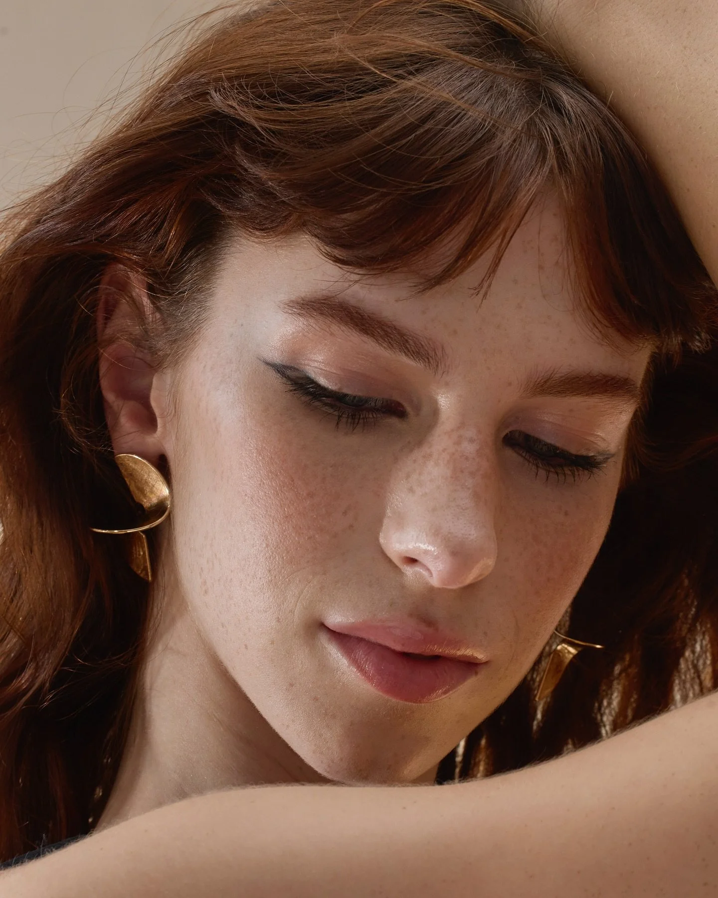 a graphic liner moment using @danessamyricksbeauty 🤍🖤

Photo: @hannahschwob 
Model: @aranschaaf 
Makeup: @simplysarajademakeupartist 

#makeupbysarajade #makeupartist #nycmakeupartist #nycmua #beauty #beautyshoot