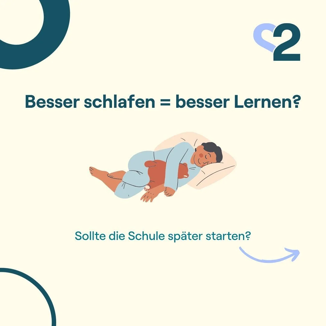Schulbeginn erst um 09:00? ⏰
Der Vorschlag für einen späteren Schulbeginn sorgt immer wieder für Diskussionen! Viele Experti*innen und Eltern sind überzeugt, dass mehr Schlaf für Jugendliche positive Effekte hat: weniger Stre