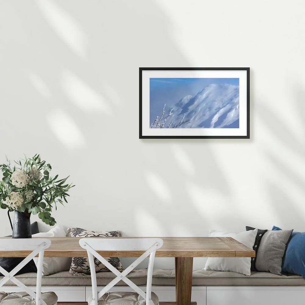 moonlight-ridge_600-x-337mm_50mm_zeppelin-slim_interior-kitchen-table.jpg