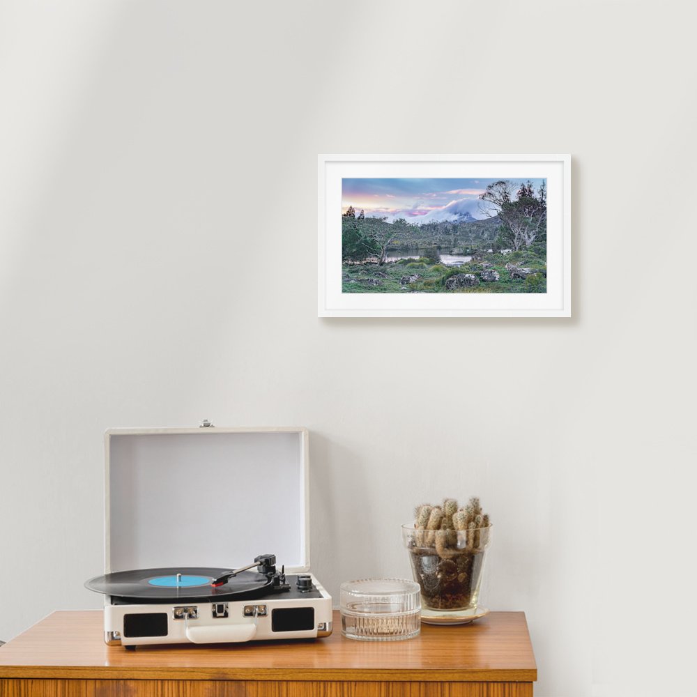 barn-bluff-lake-windermere_600-x-337mm_50mm_lennon-slim_interior-record-player.jpg