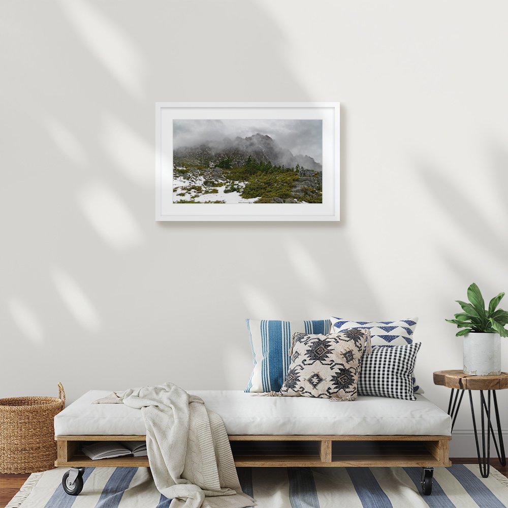 cradle-mtn-mist_600-x-337mm_50mm_lennon-slim_interior-lounge.jpg