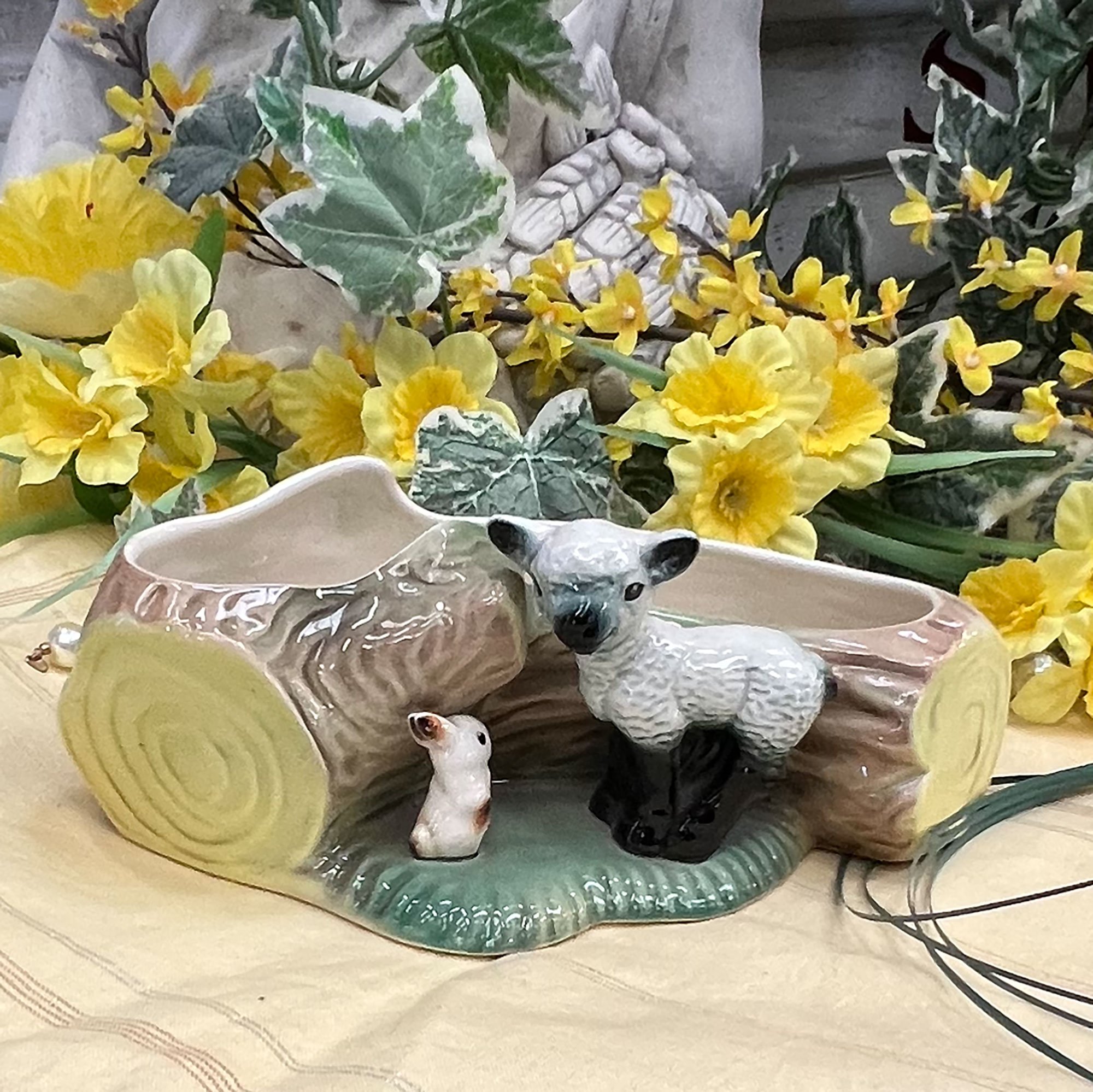 Hornsey Pottery fauna posy holder